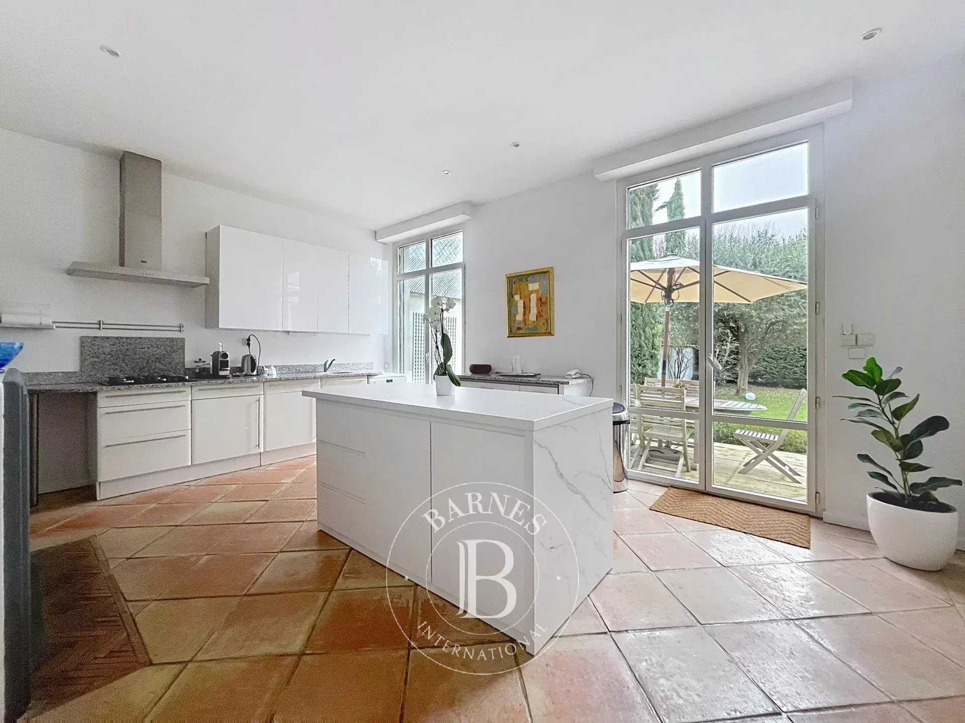 Saint-Germain-en-Laye  - Maison 9 Pi&egrave;ces 5 Chambres