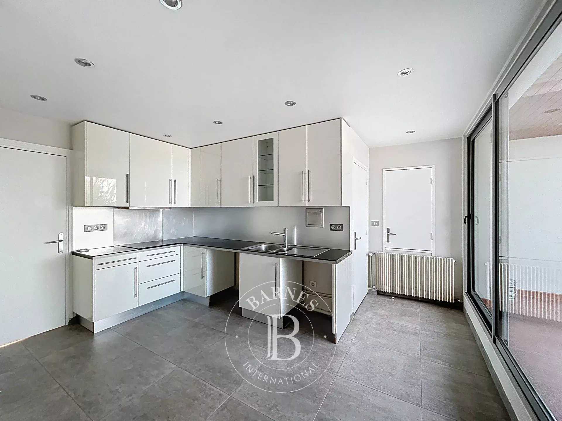 La Celle-Saint-Cloud  - Apartment 3 Bedrooms