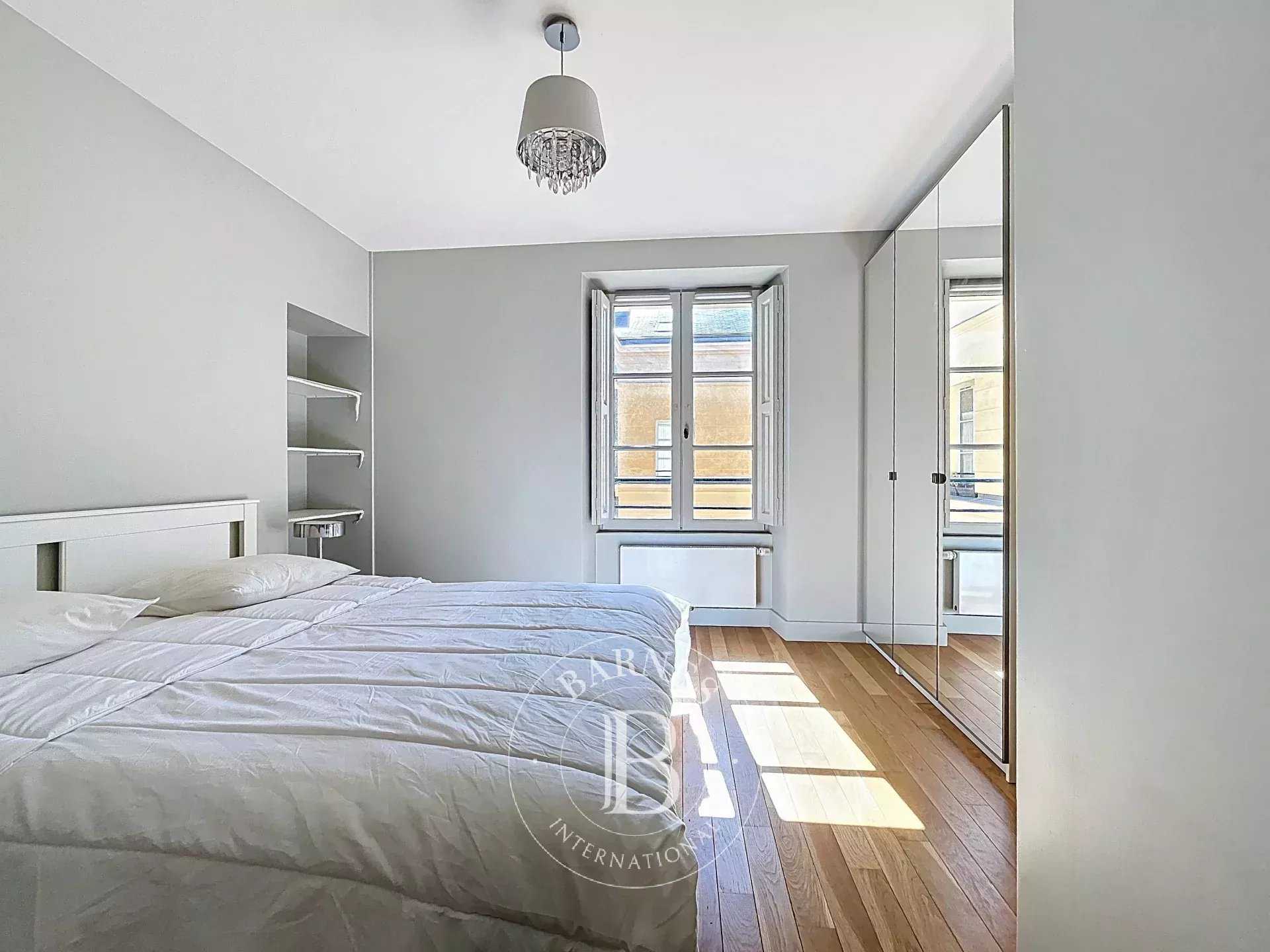 Versailles  - Piso 2 Cuartos, 1 Habitacion
