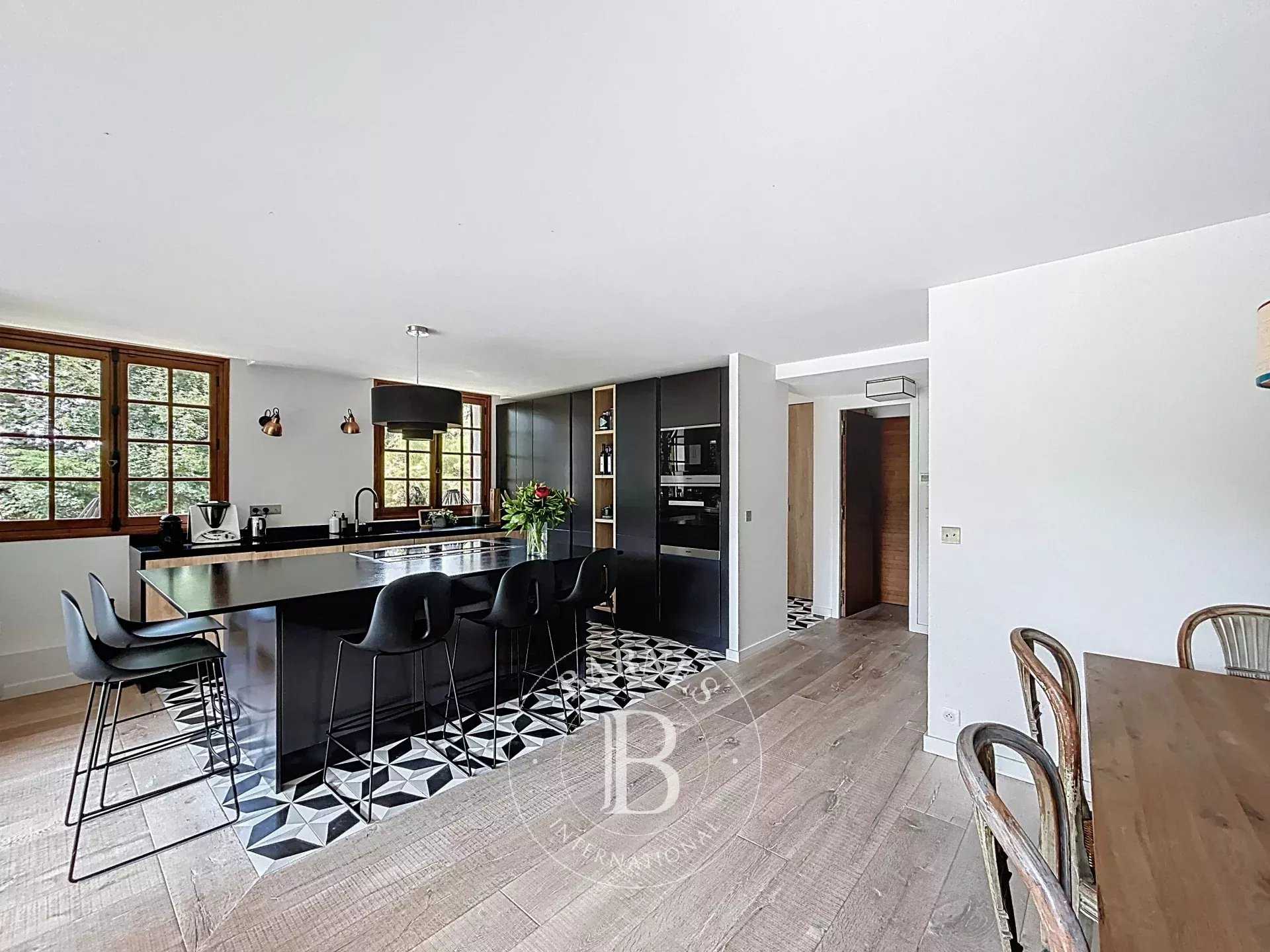 Saint-Germain-en-Laye  - House 5 Bedrooms