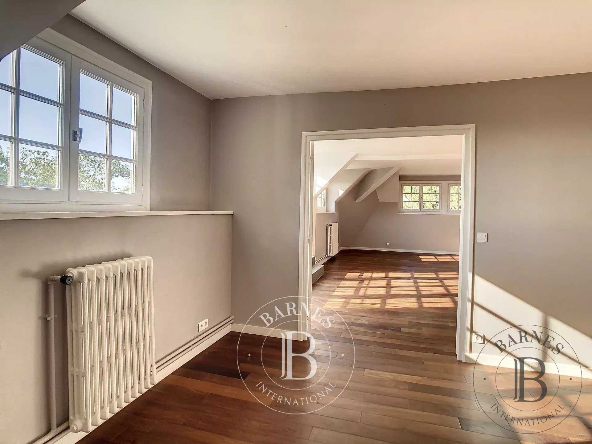 Jouy-en-Josas  - Duplex 6 Pi&egrave;ces 4 Chambres