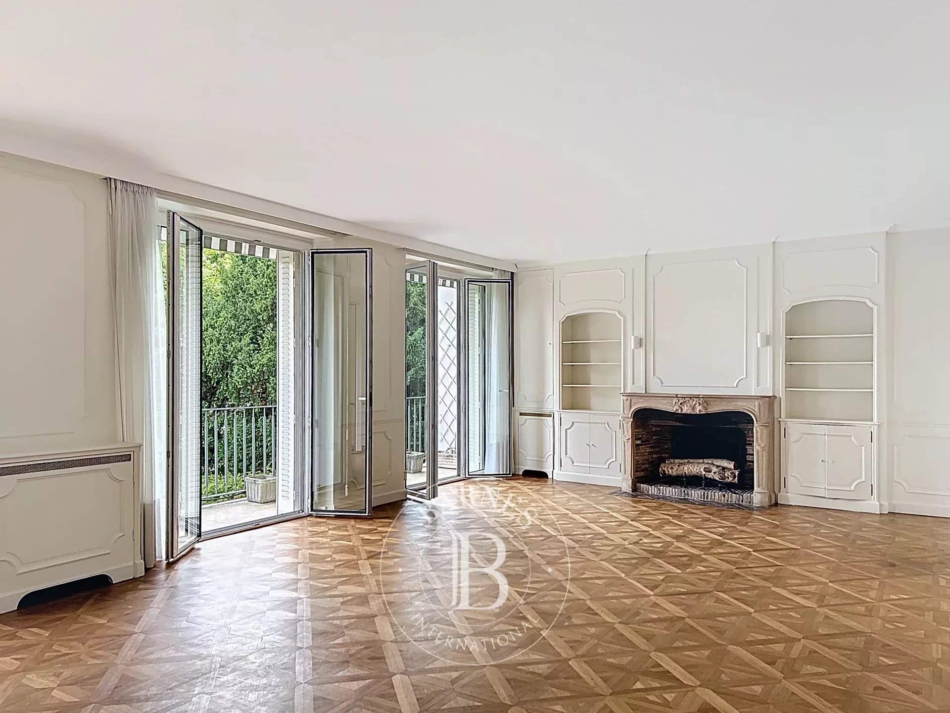 Saint-Germain-en-Laye  - Appartement 6 Pièces 4 Chambres - picture 2