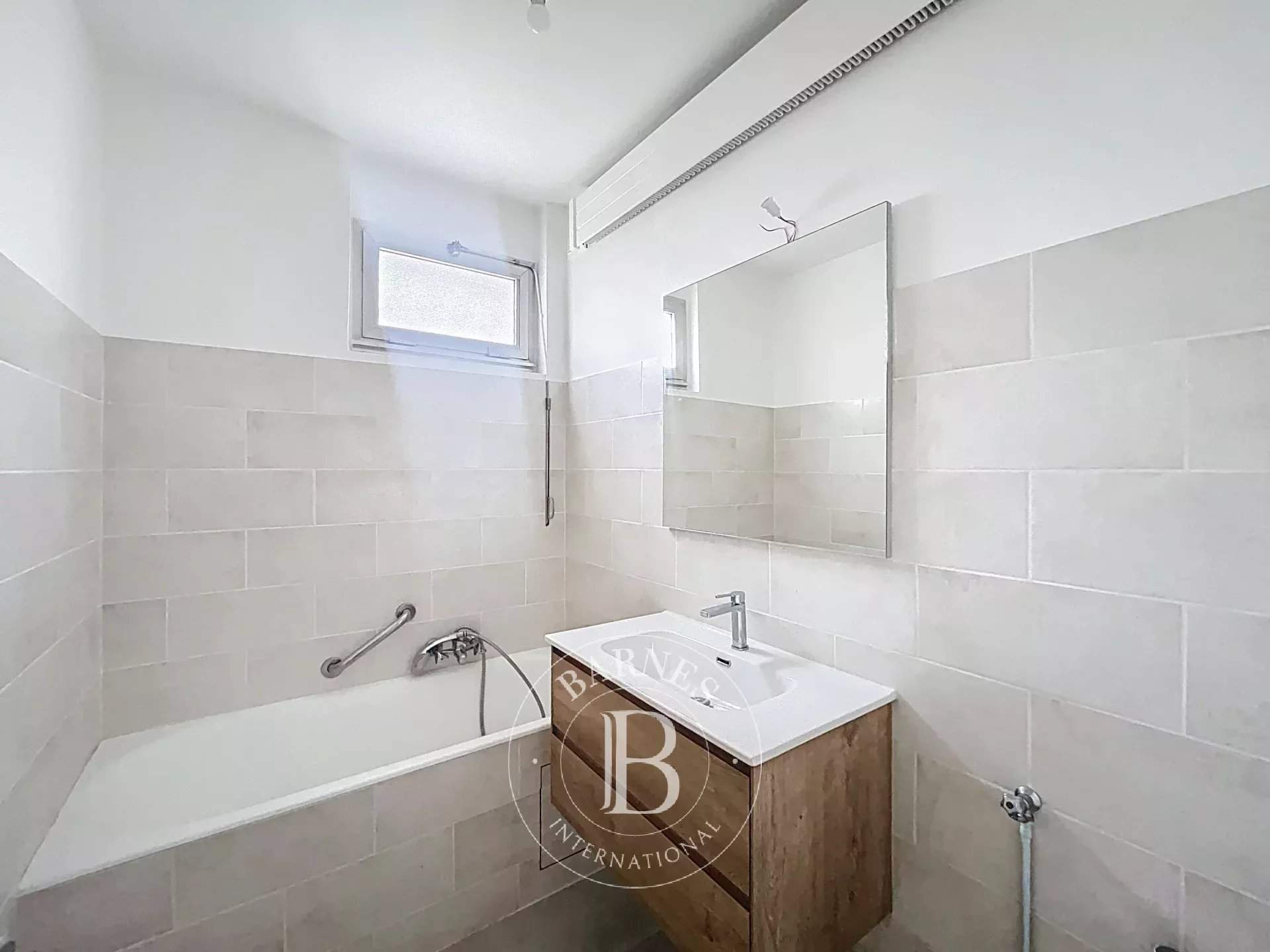 Saint-Germain-en-Laye  - Appartement 4 Pi&egrave;ces 3 Chambres - picture 9