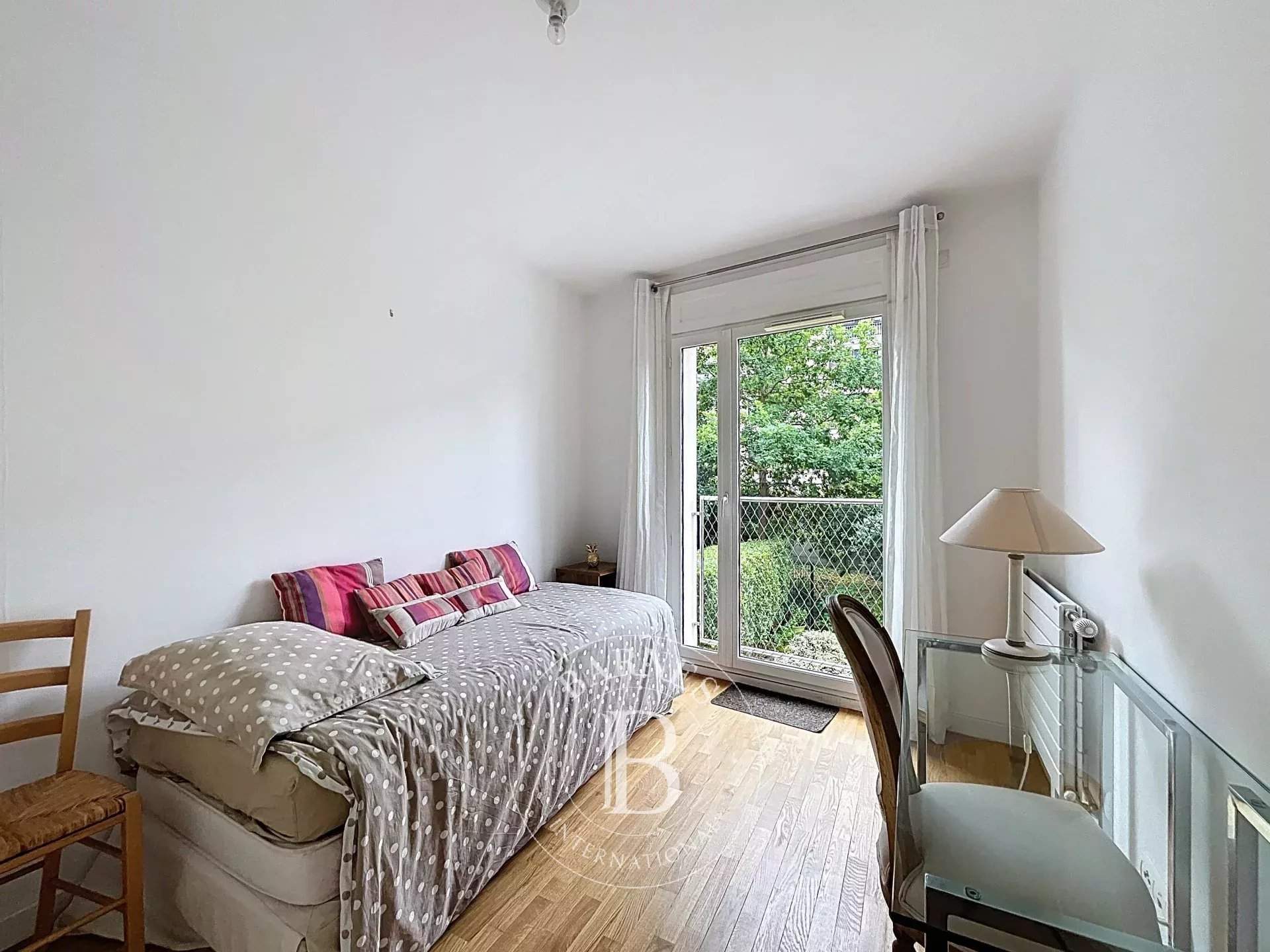 Versailles  - Apartment 2 Bedrooms - picture 9