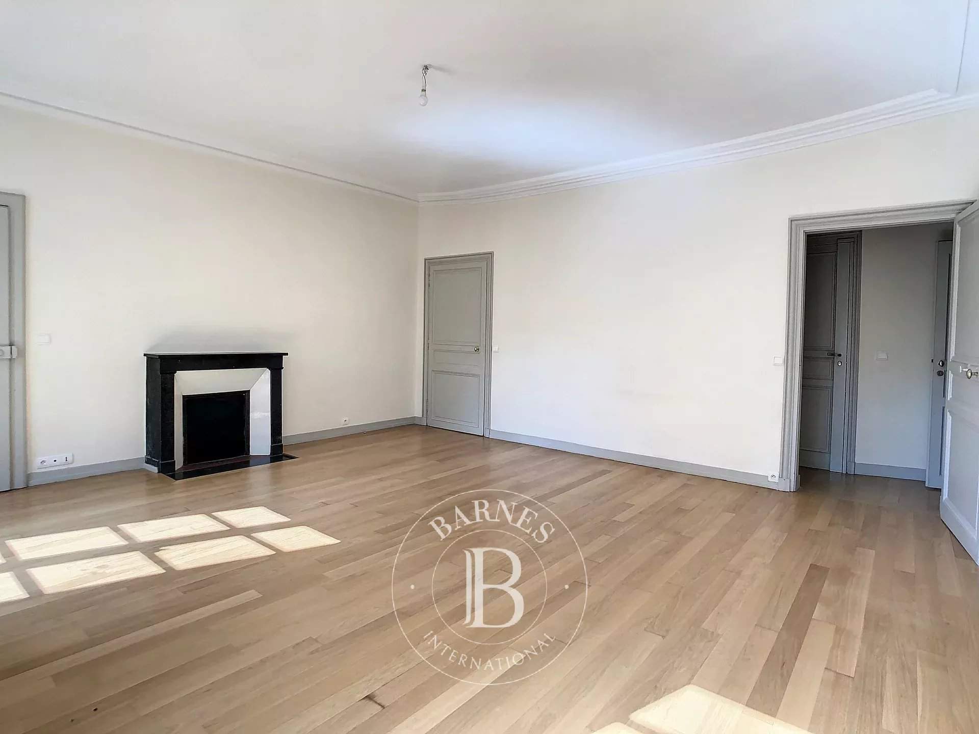 Versailles  - Apartment 5 Bedrooms - picture 12