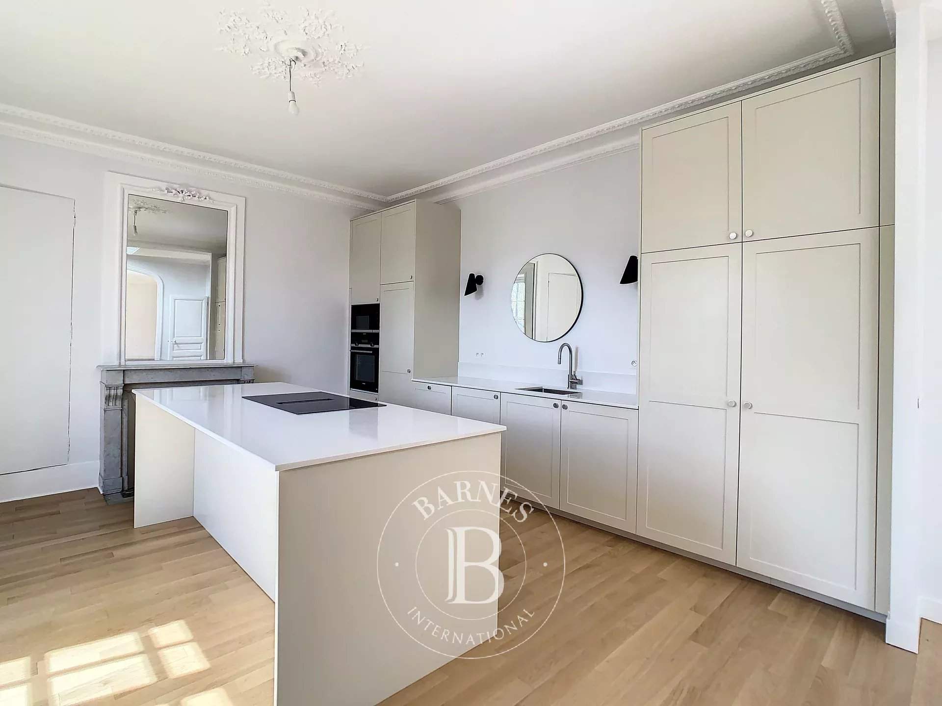 Saint-Germain-en-Laye  - Apartment 4 Bedrooms - picture 1