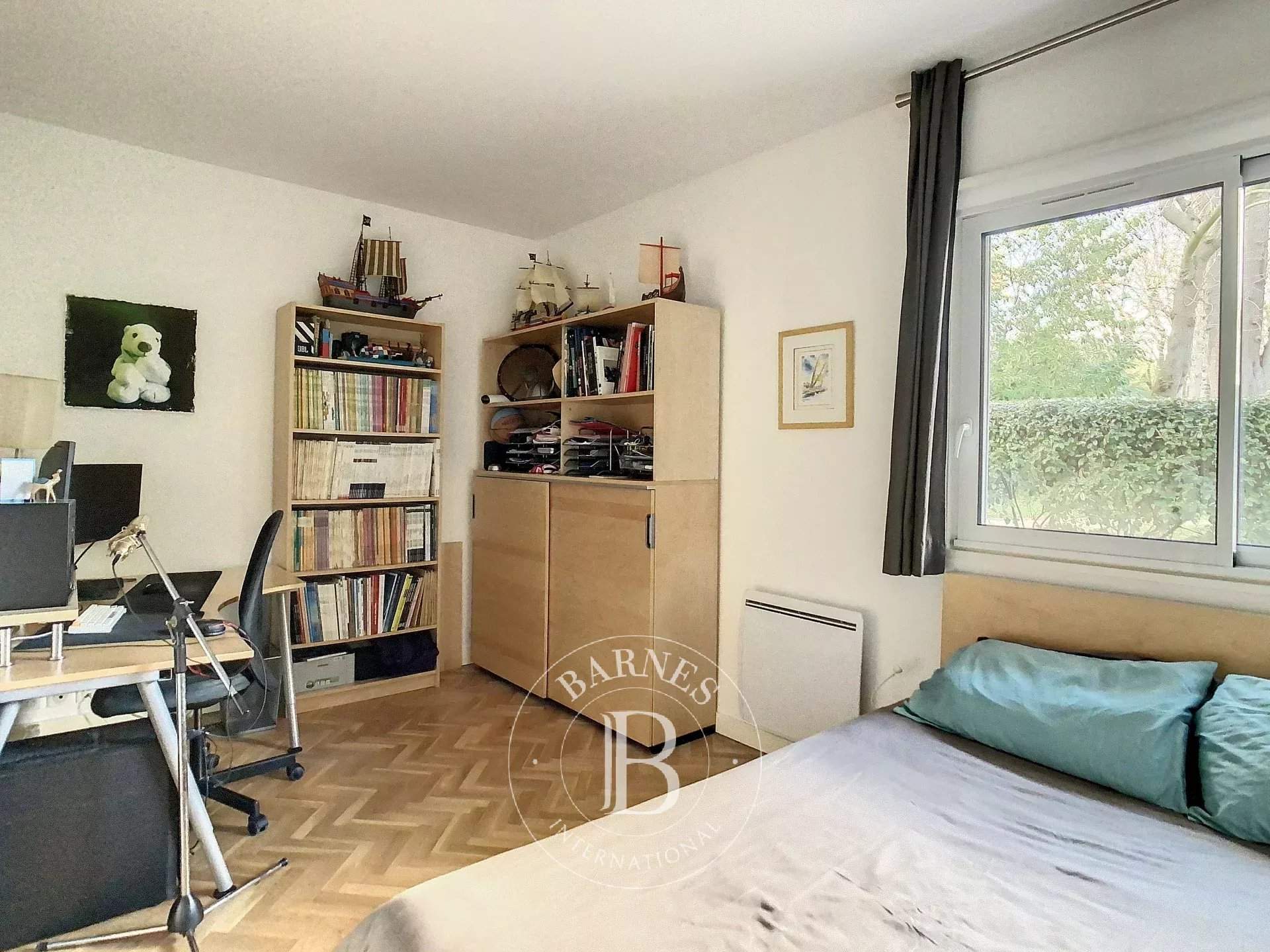 Saint-Germain-en-Laye  - Appartement 5 Pièces 4 Chambres - picture 12