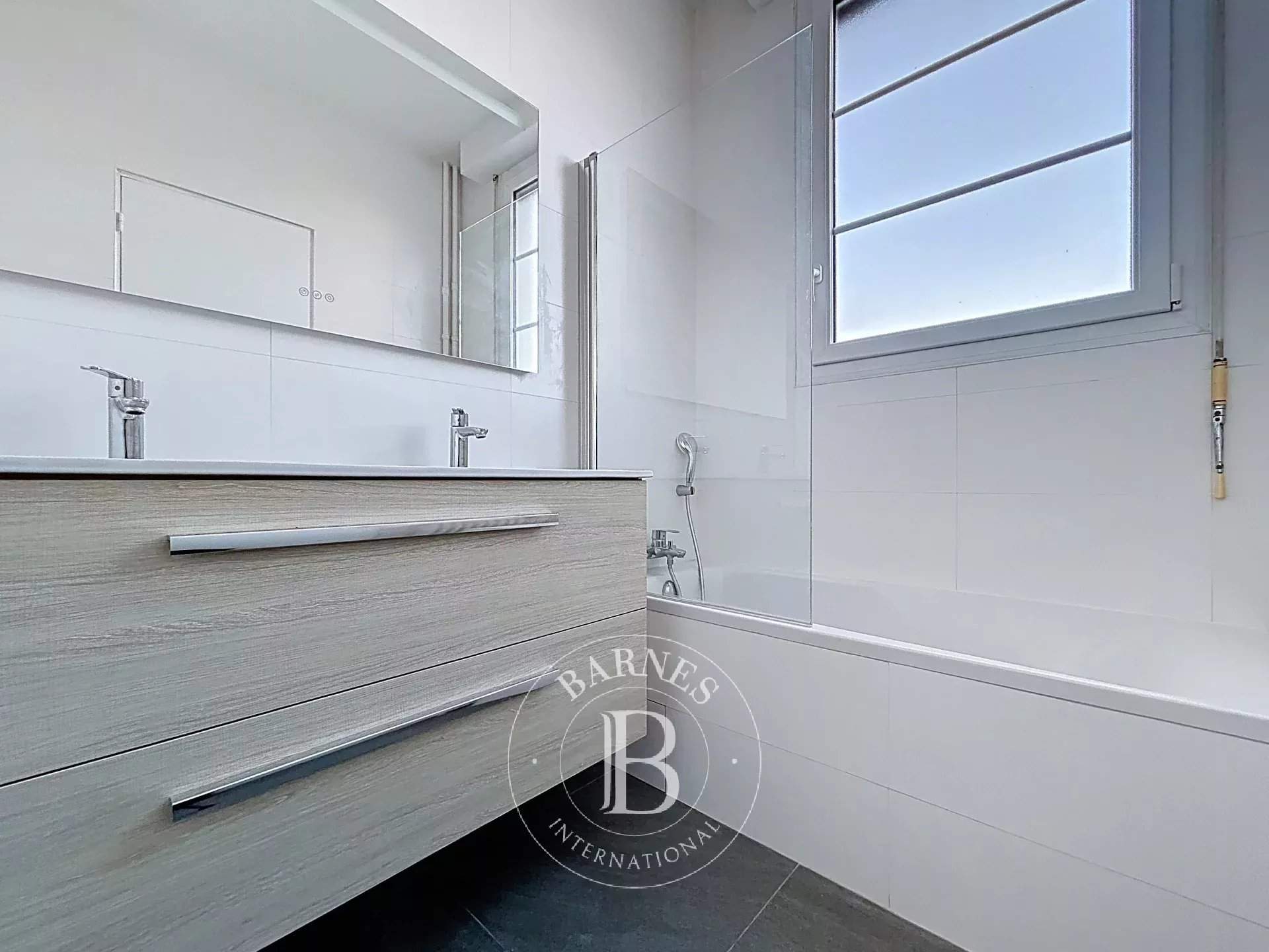 Versailles  - Apartment 3 Bedrooms - picture 8