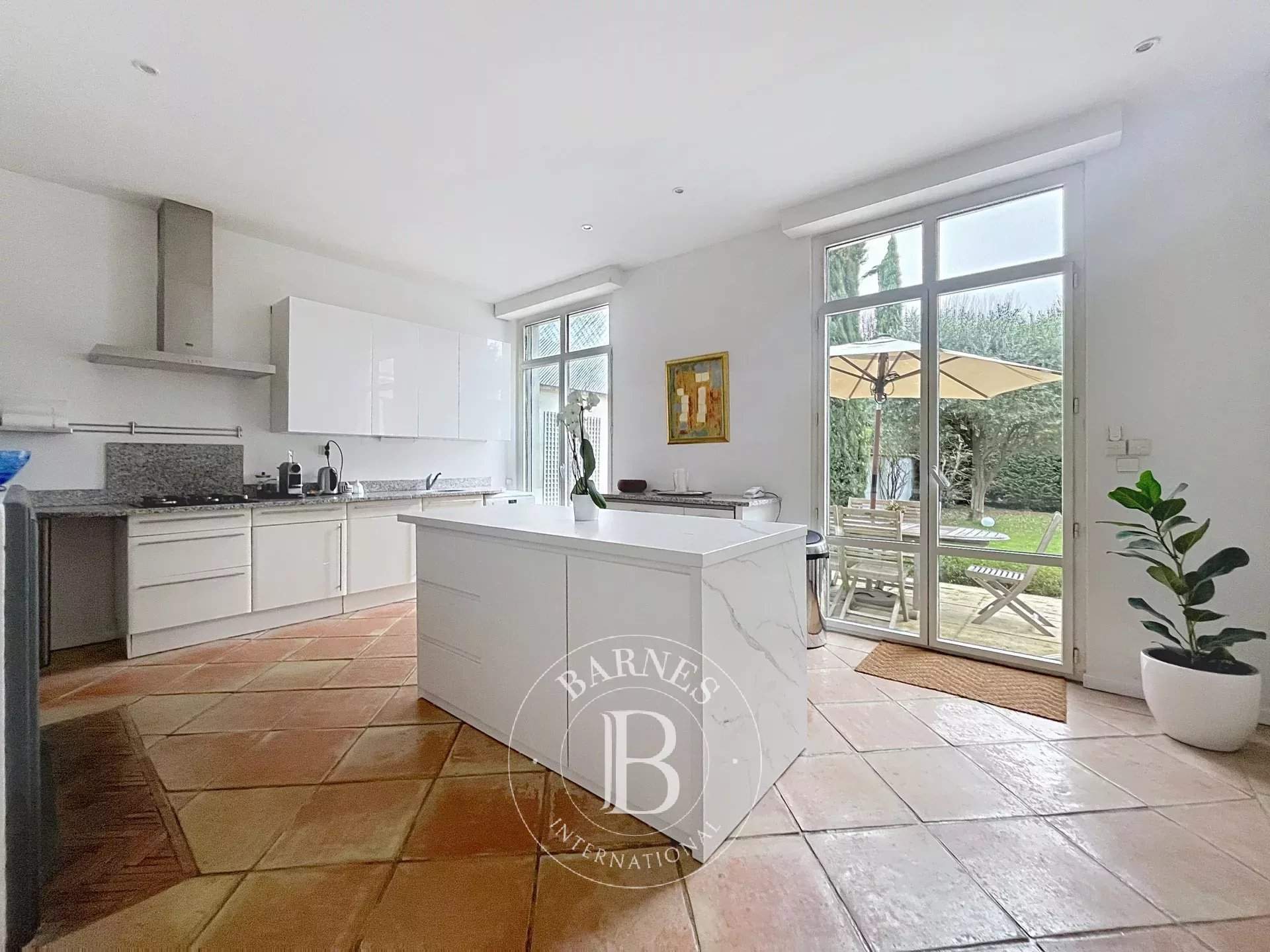 Saint-Germain-en-Laye  - Maison 9 Pi&egrave;ces 5 Chambres - picture 6