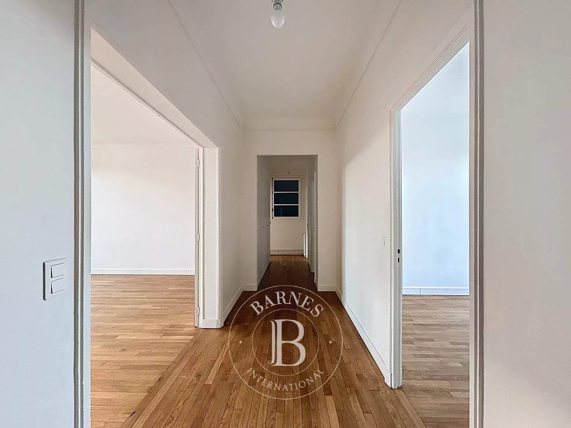 Versailles  - Apartment 3 Bedrooms - picture 2