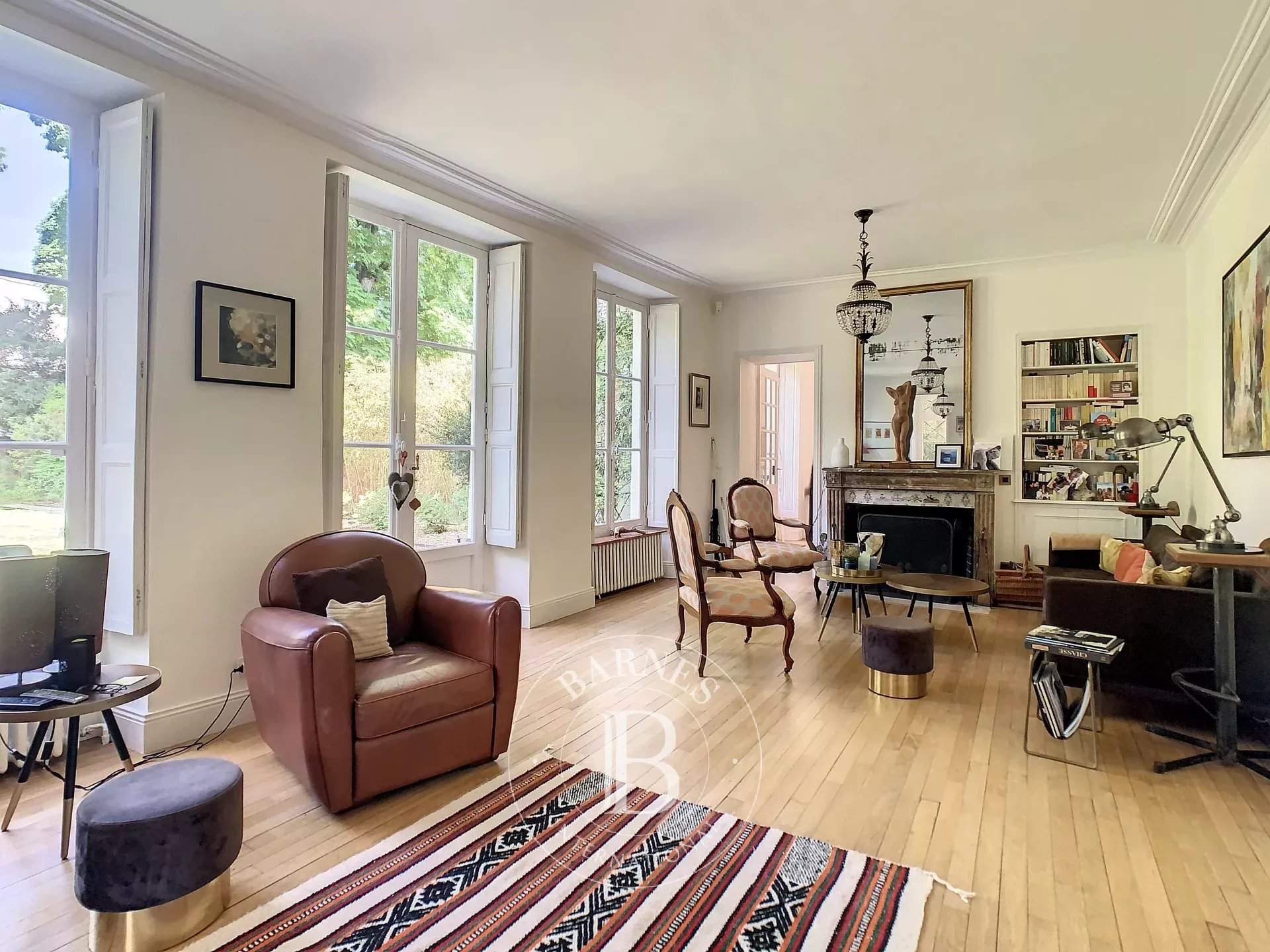 Saint-Germain-en-Laye  - Maison 8 Pi&egrave;ces 5 Chambres - picture 2