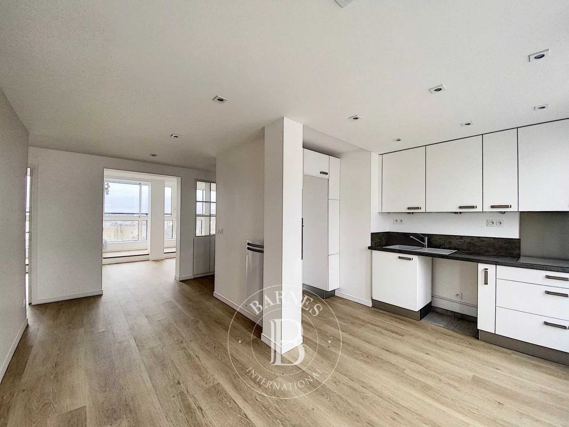 Paris  - Appartement 3 Pi&egrave;ces 2 Chambres