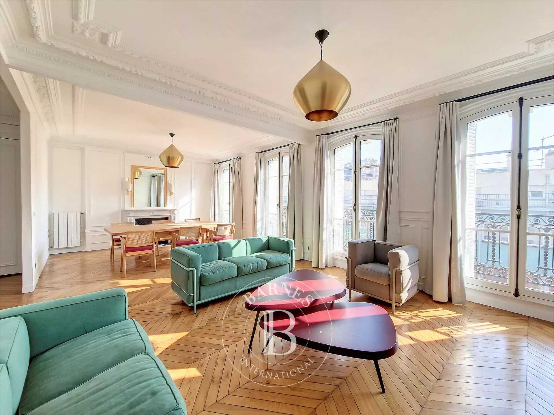 Paris  - Appartement 5 Pi&egrave;ces 3 Chambres