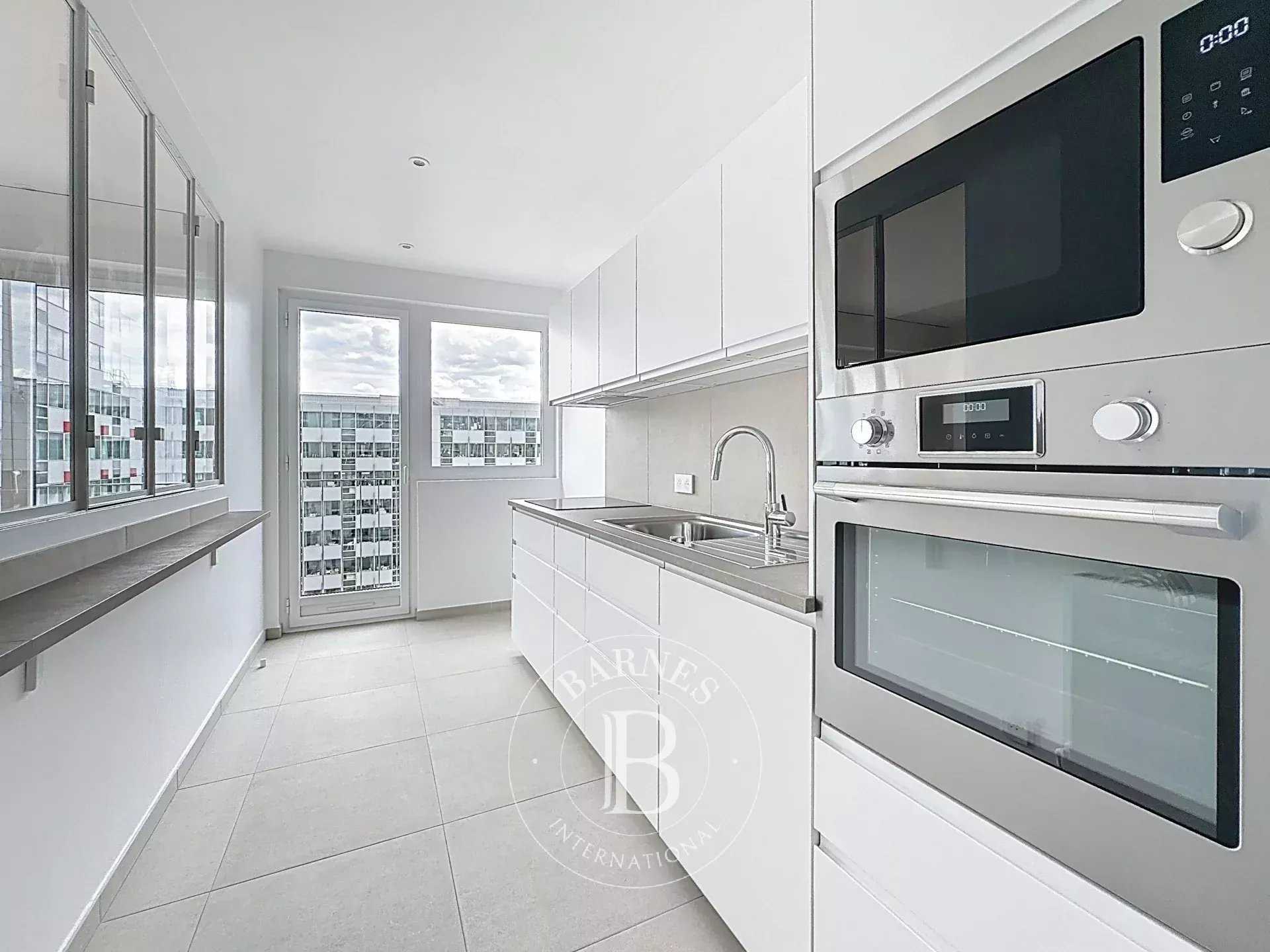 Paris  - Appartement 3 Pi&egrave;ces 2 Chambres
