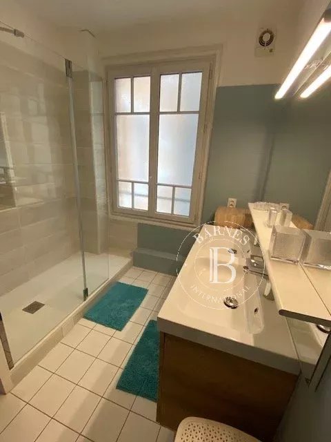 Paris  - Appartement 5 Pi&egrave;ces 3 Chambres