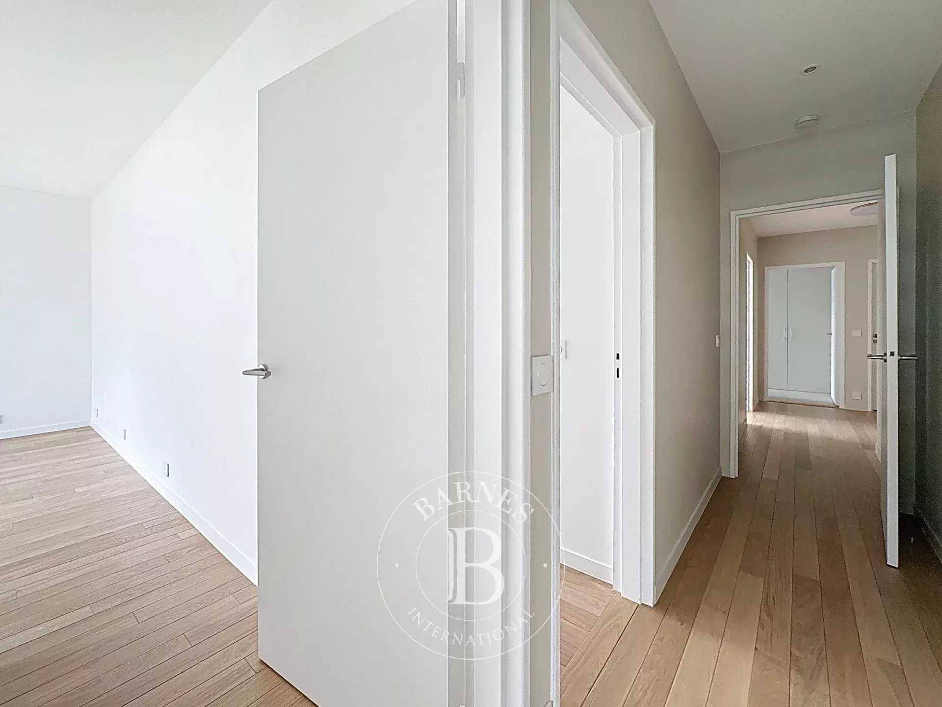 Paris  - Appartement 3 Pi&egrave;ces 2 Chambres