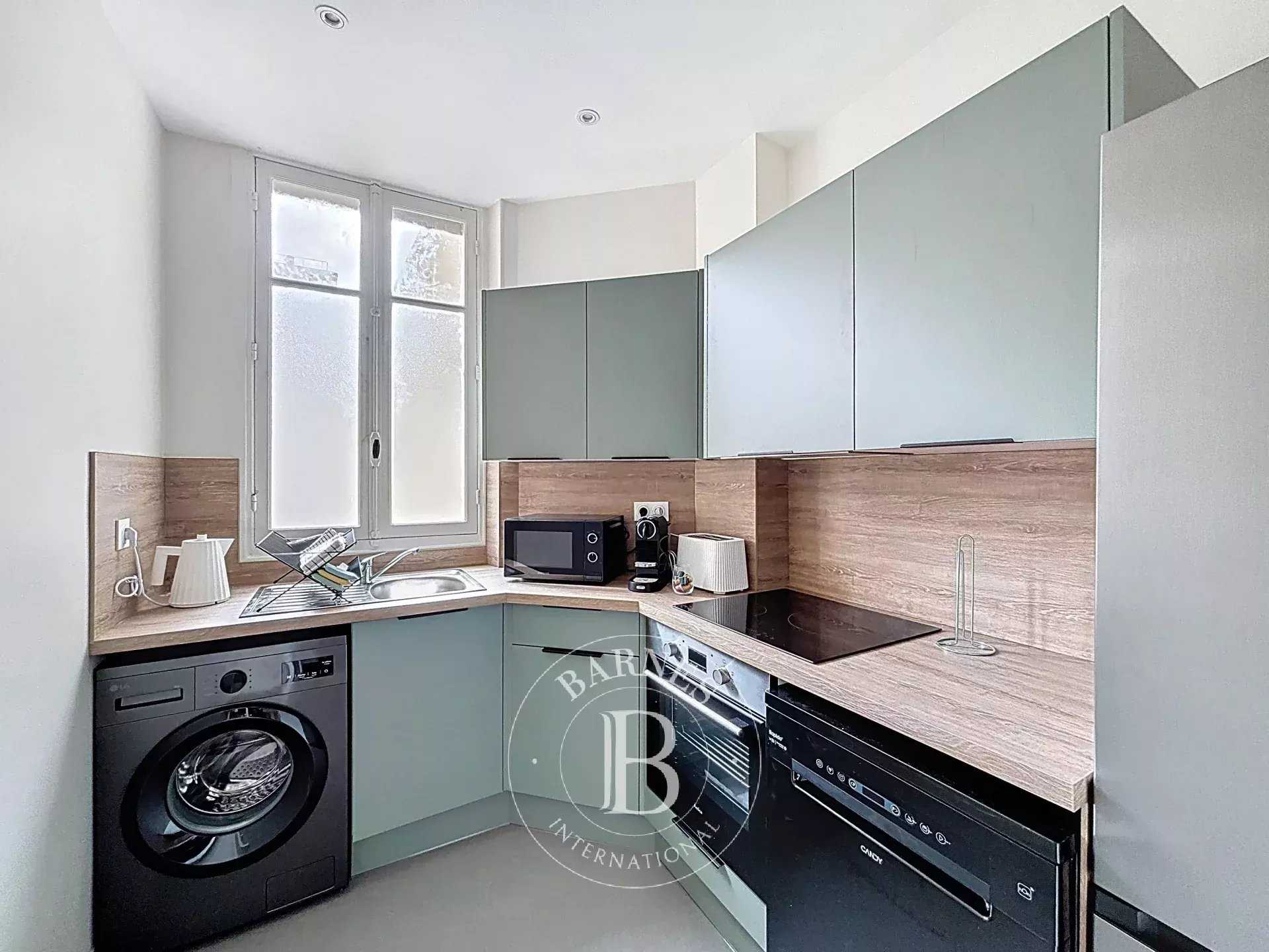 Paris  - Appartement 4 Pi&egrave;ces 2 Chambres