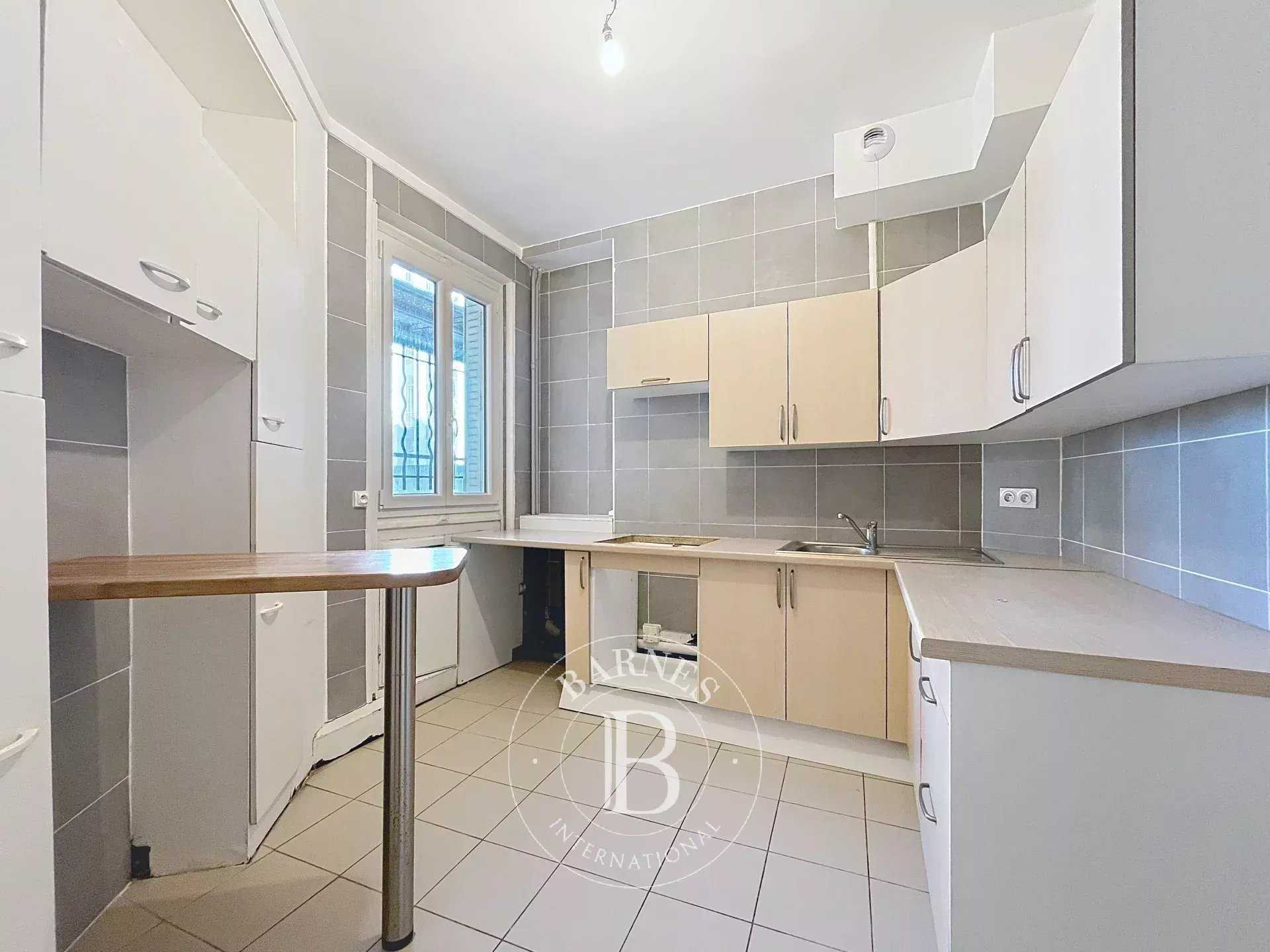 Paris  - Appartement 4 Pièces 2 Chambres