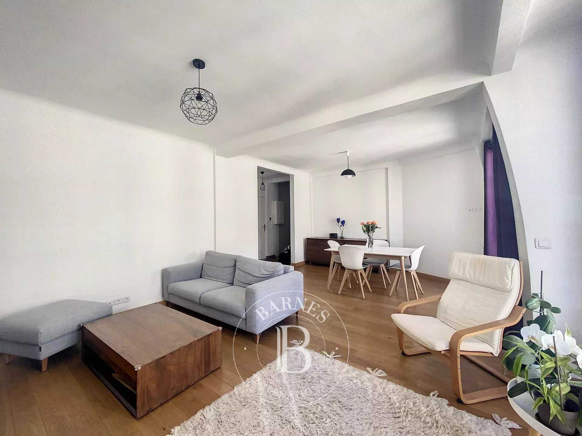 Paris  - Appartement 4 Pièces 3 Chambres