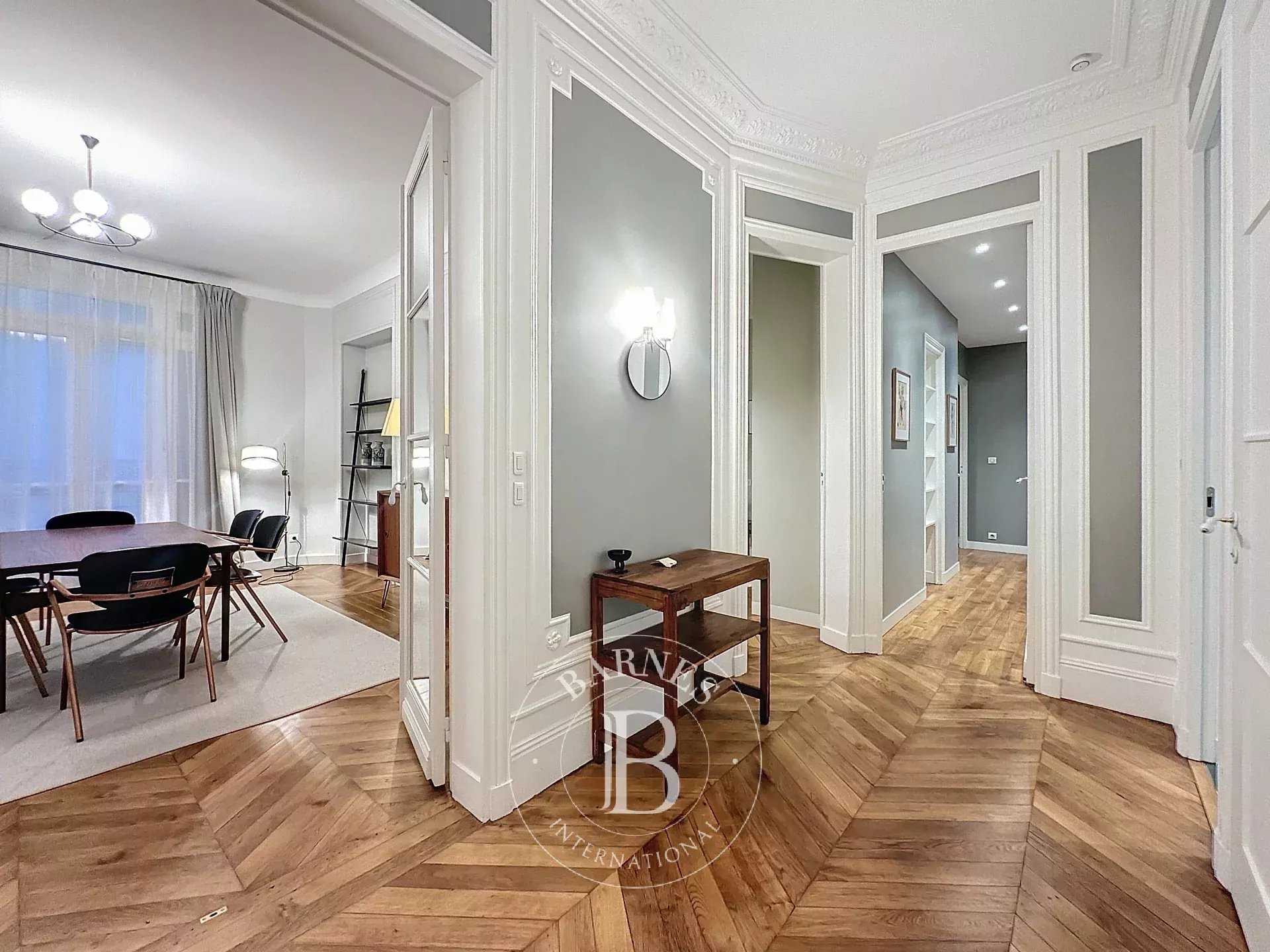 Paris  - Appartement 5 Pièces 3 Chambres