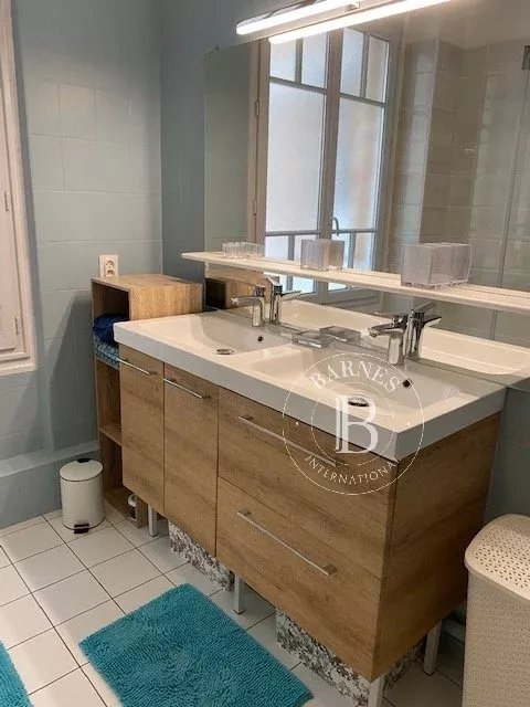 Paris  - Appartement 5 Pi&egrave;ces 3 Chambres