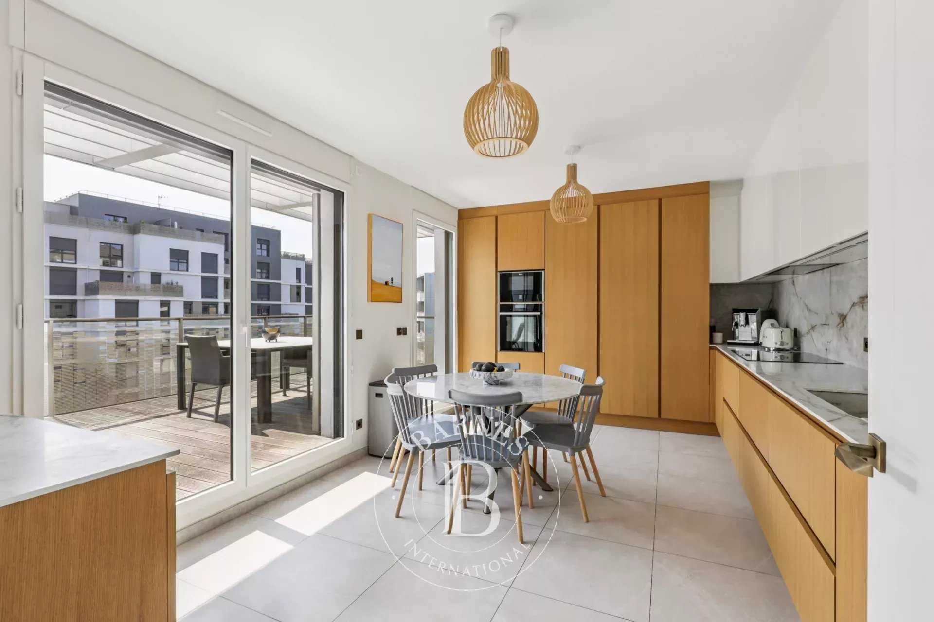 Issy-les-Moulineaux  - Appartement 8 Pièces 5 Chambres