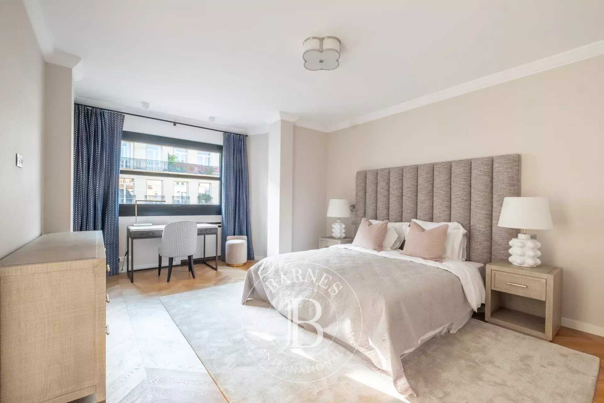 Paris  - Appartement 6 Pièces 4 Chambres