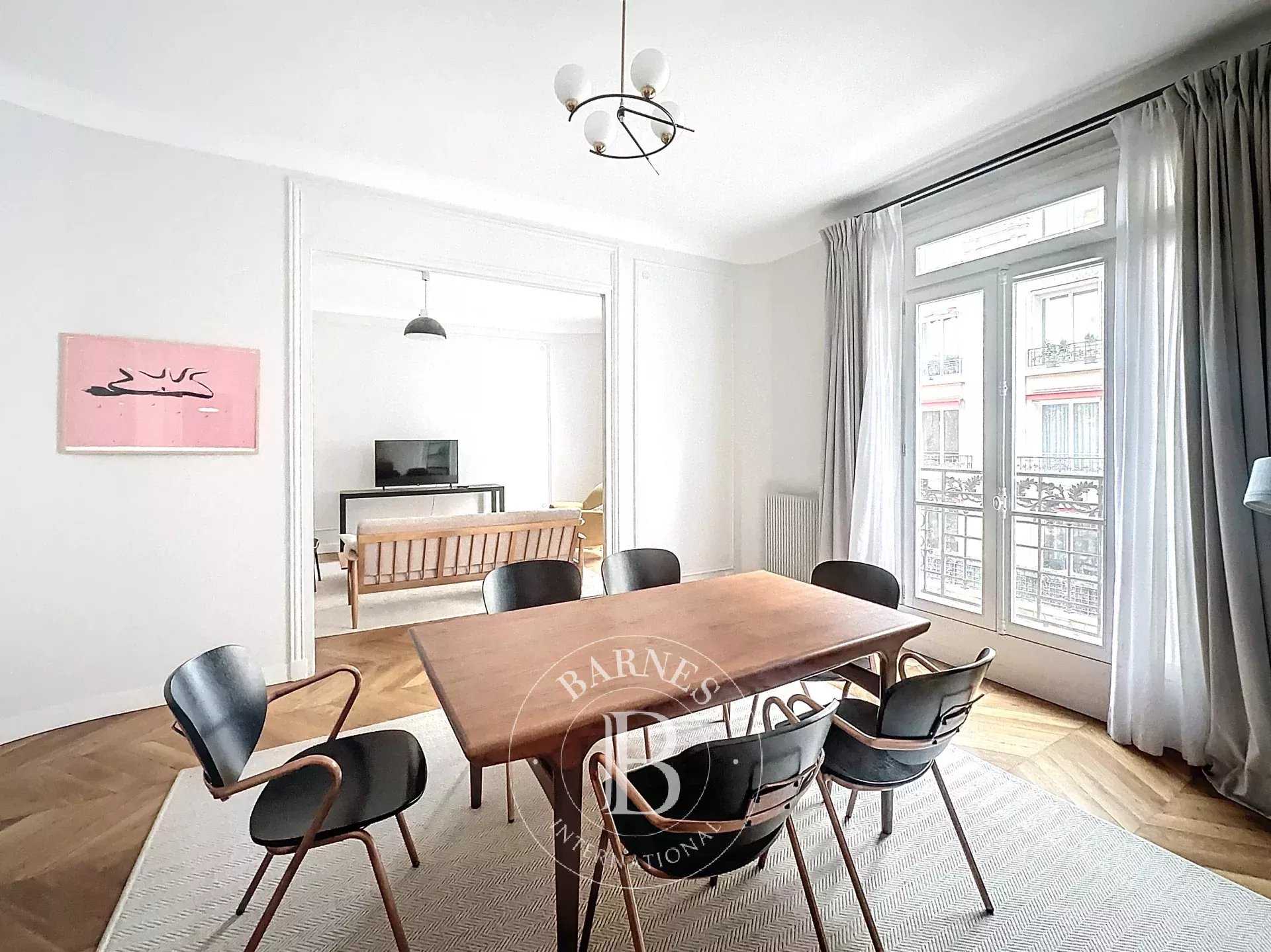 Paris  - Appartement 5 Pi&egrave;ces 3 Chambres