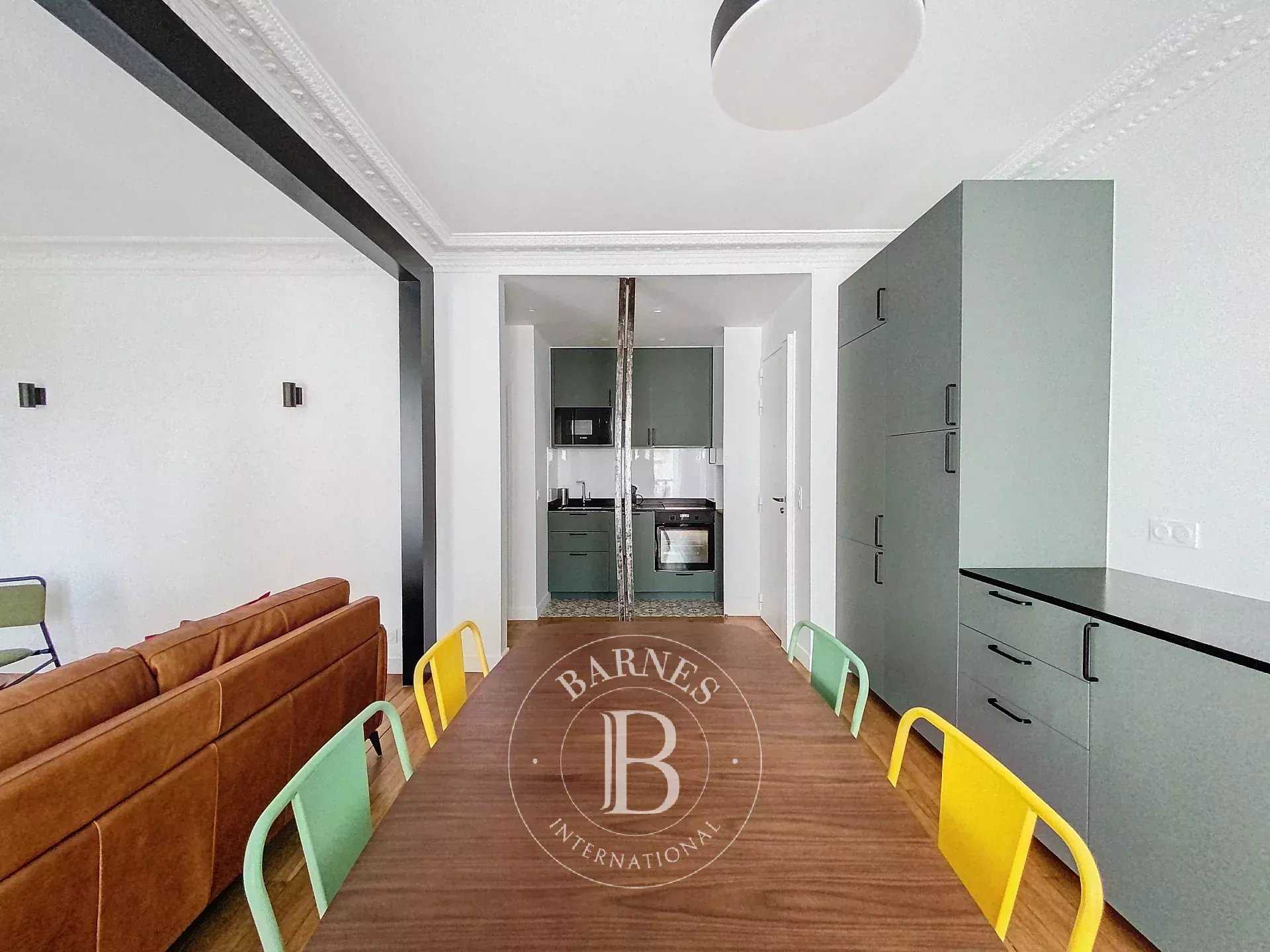 Paris  - Appartement 2 Pièces, 1 Chambre