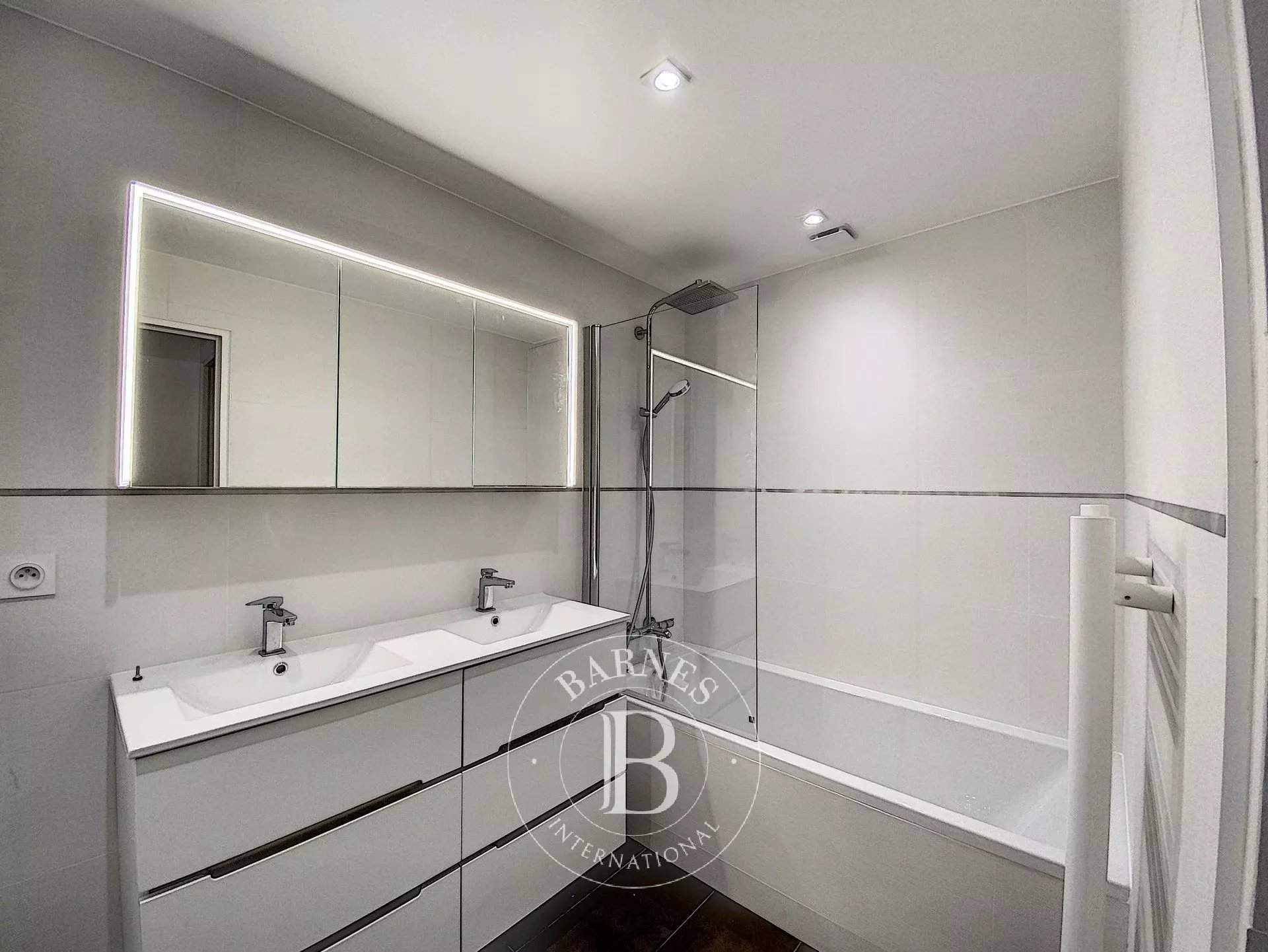 Paris  - Appartement 3 Pi&egrave;ces 2 Chambres - picture 8