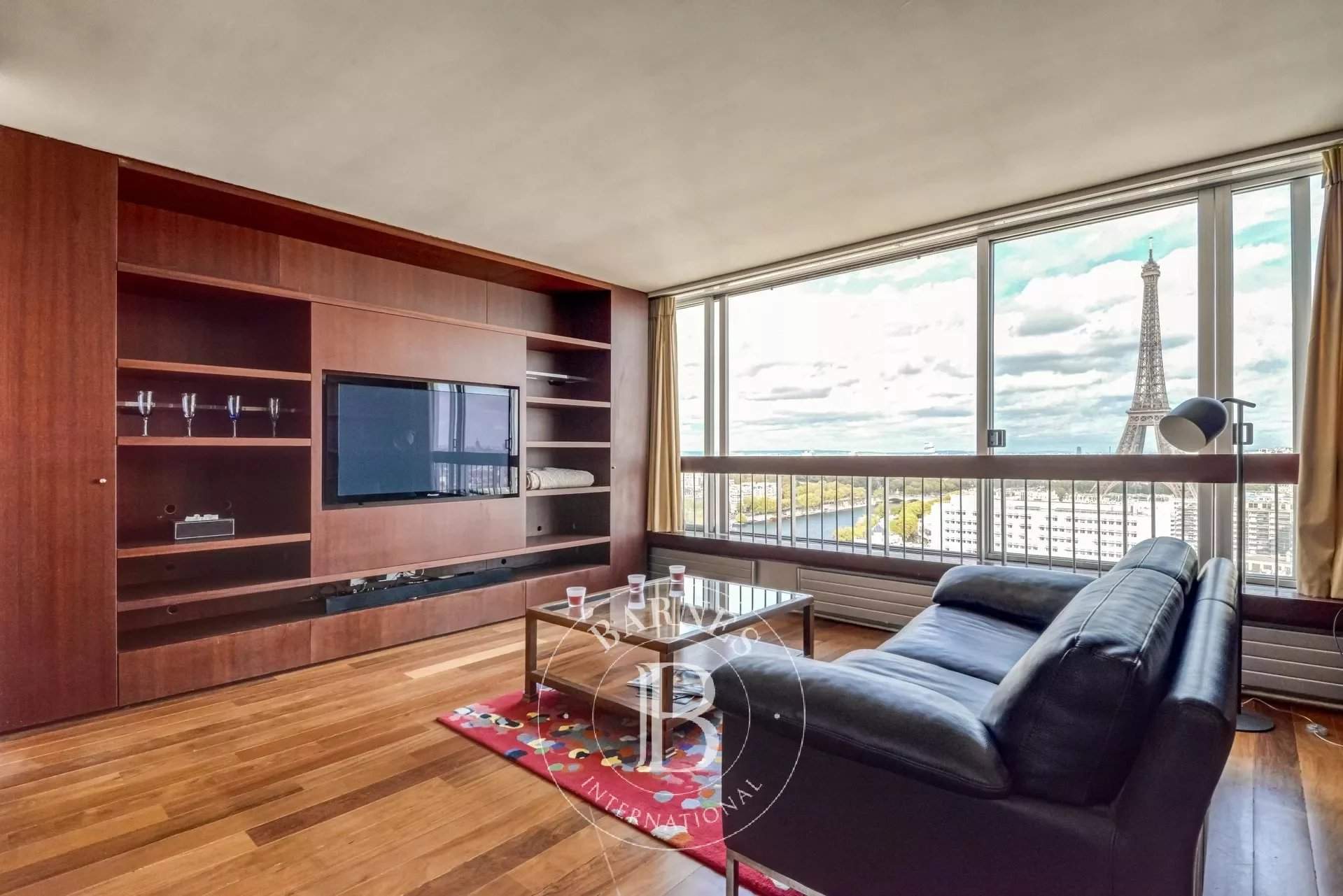 Apartment to rent 2 Bedrooms 818 sq ft Paris 15 € 3,785