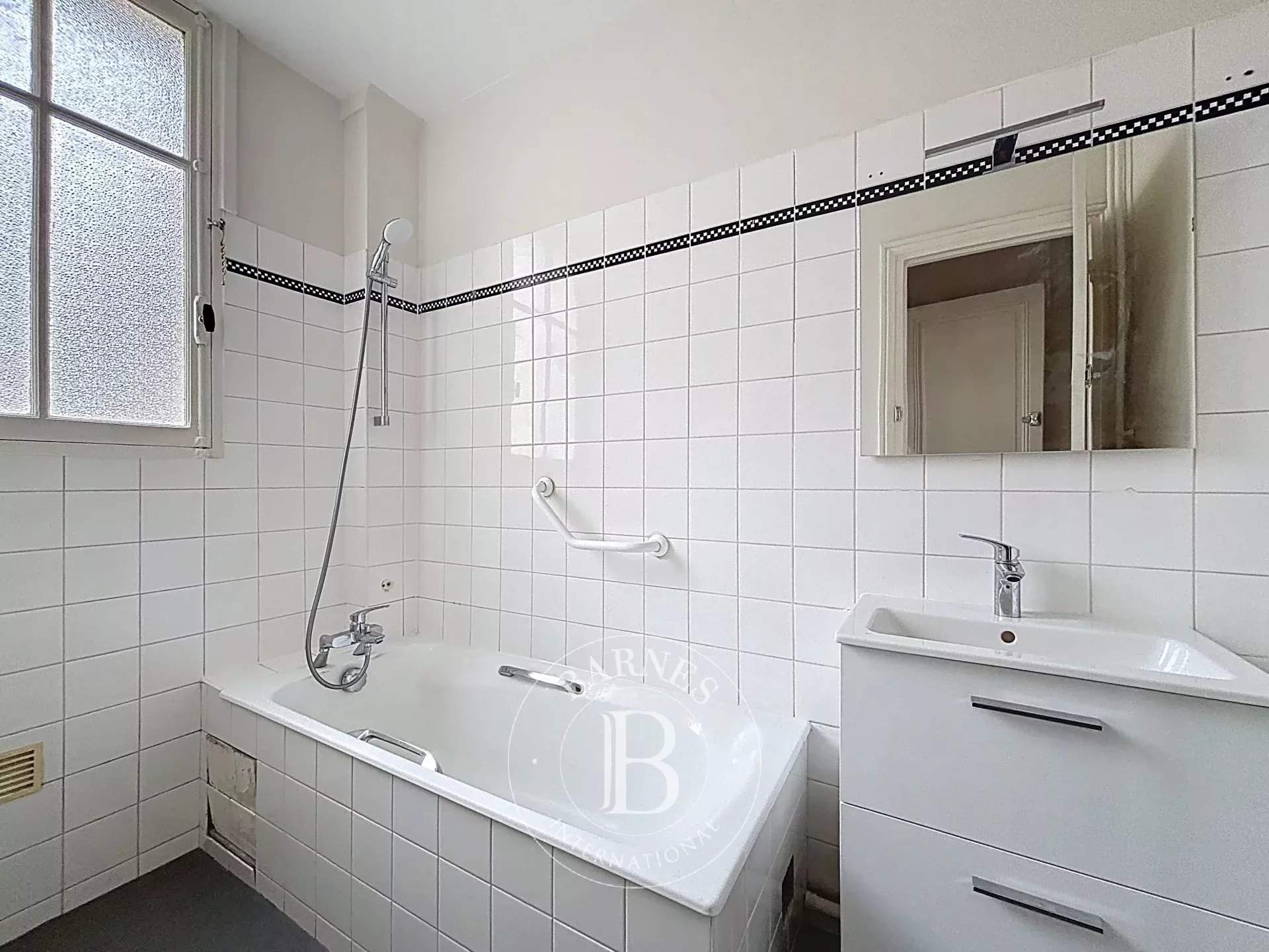 Paris  - Apartment 2 Bedrooms - picture 8