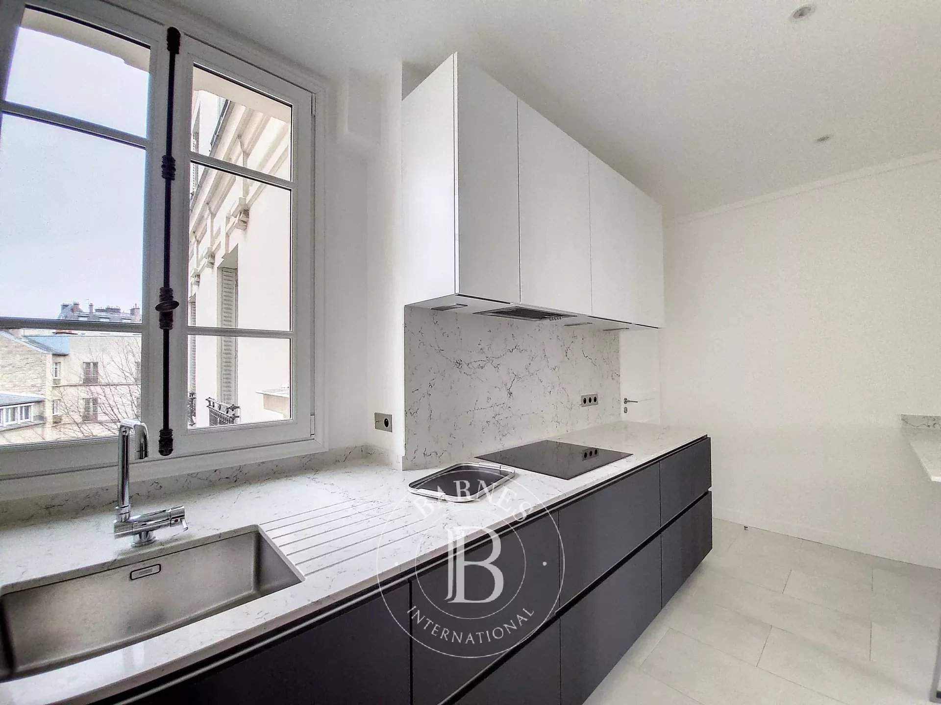 Paris  - Appartement 5 Pi&egrave;ces 3 Chambres - picture 6