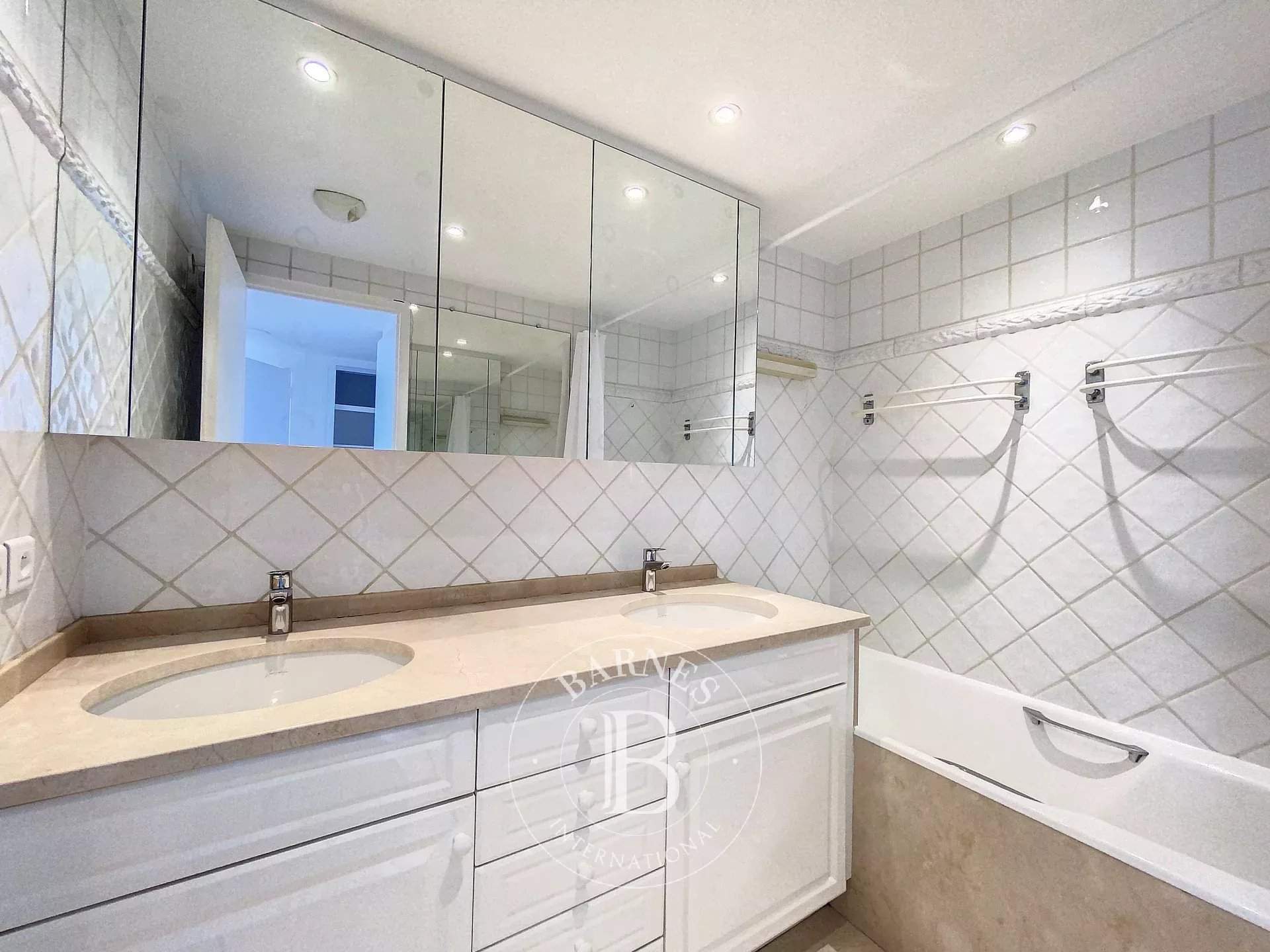 Paris  - Apartment 2 Bedrooms - picture 12