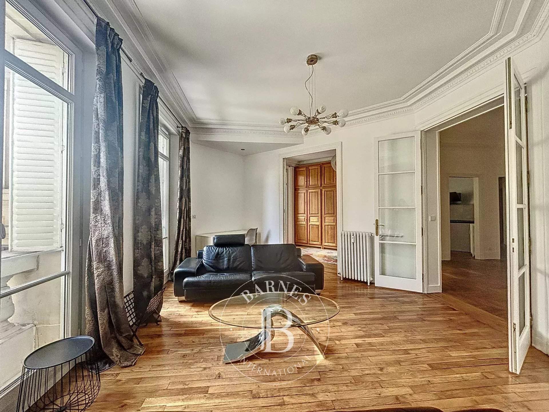 Paris  - Apartment 3 Bedrooms - picture 1