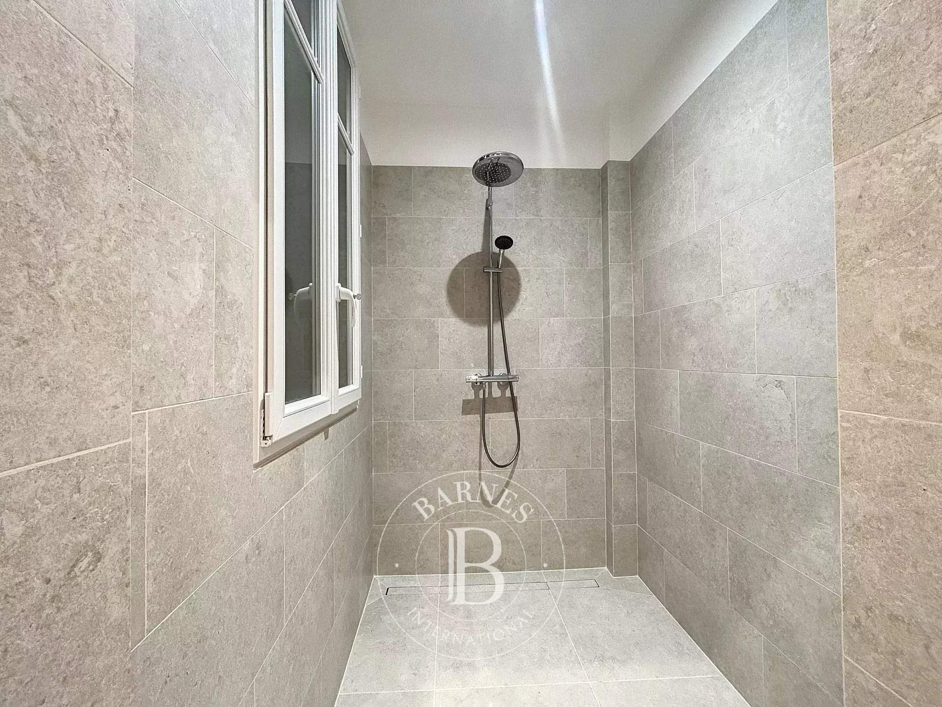 Paris  - Apartment 2 Bedrooms - picture 9