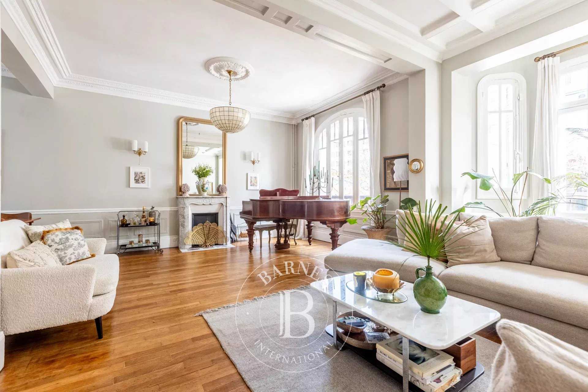 Boulogne-Billancourt  - Maison 8 Pi&egrave;ces 6 Chambres