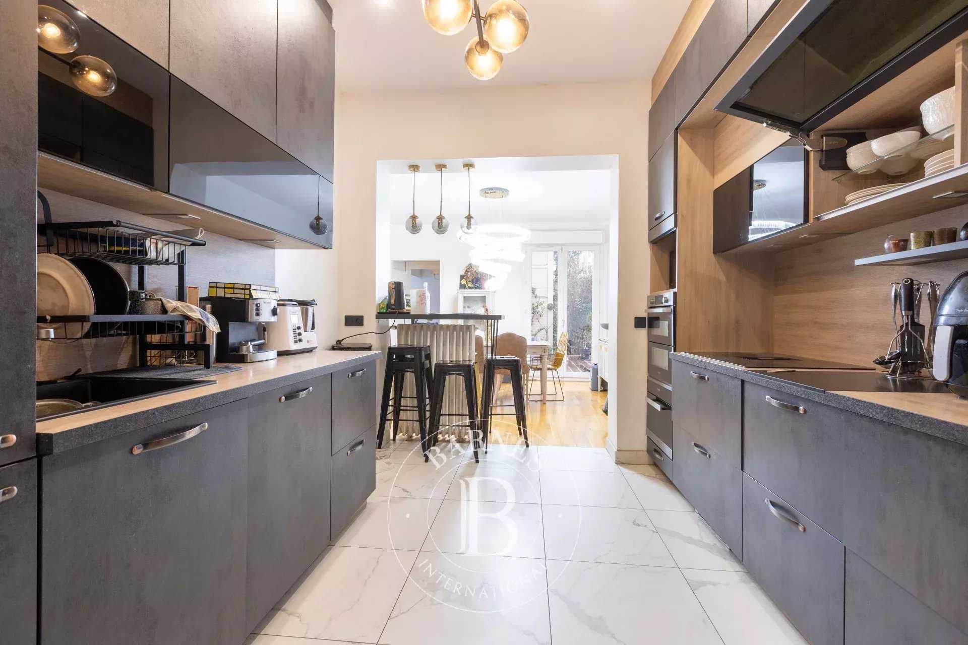 Boulogne-Billancourt  - Maison 11 Pi&egrave;ces 7 Chambres