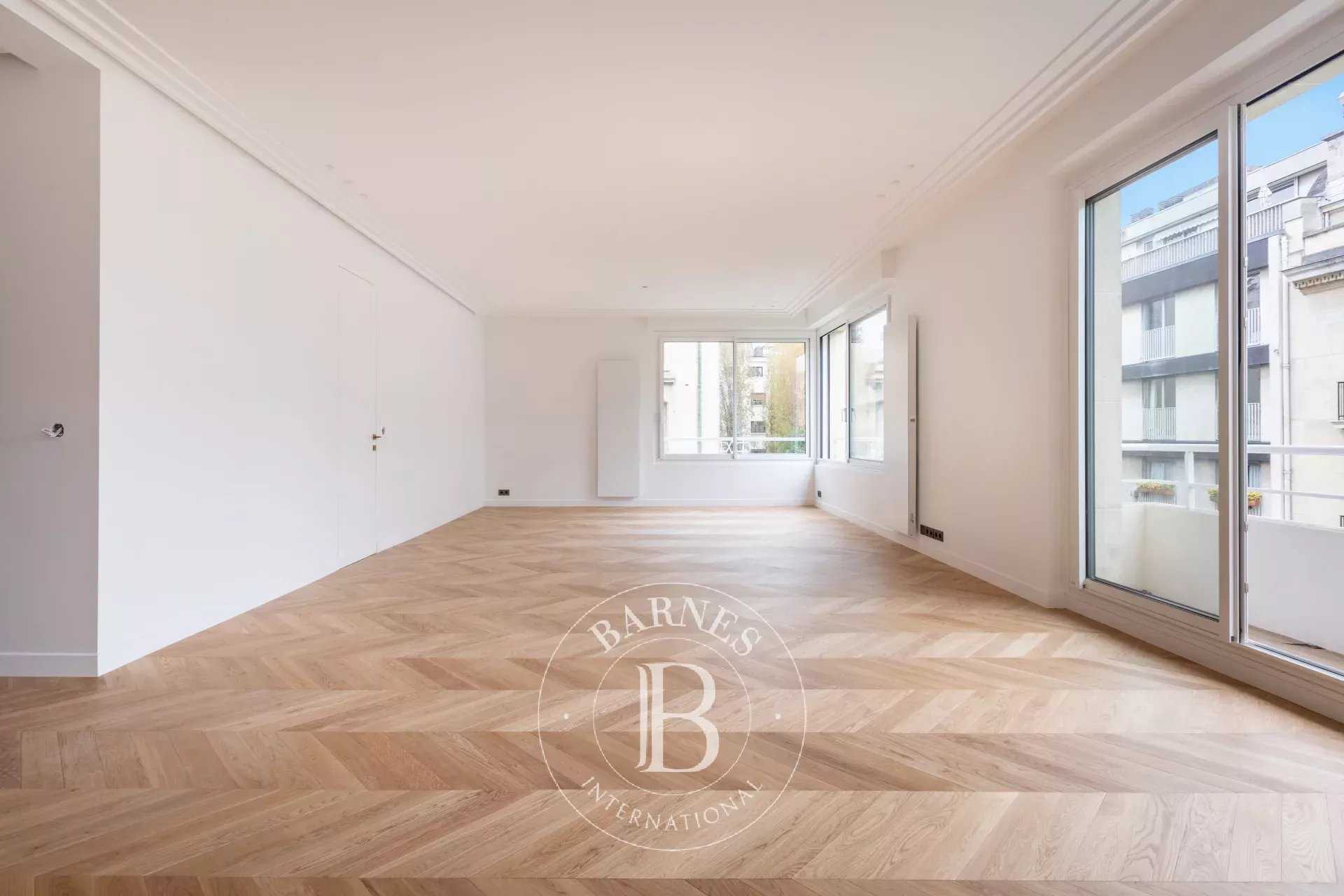 Paris  - Appartement 5 Pièces 4 Chambres