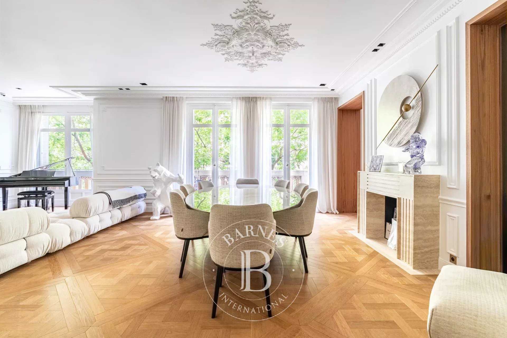 Paris  - Appartement 6 Pièces 4 Chambres