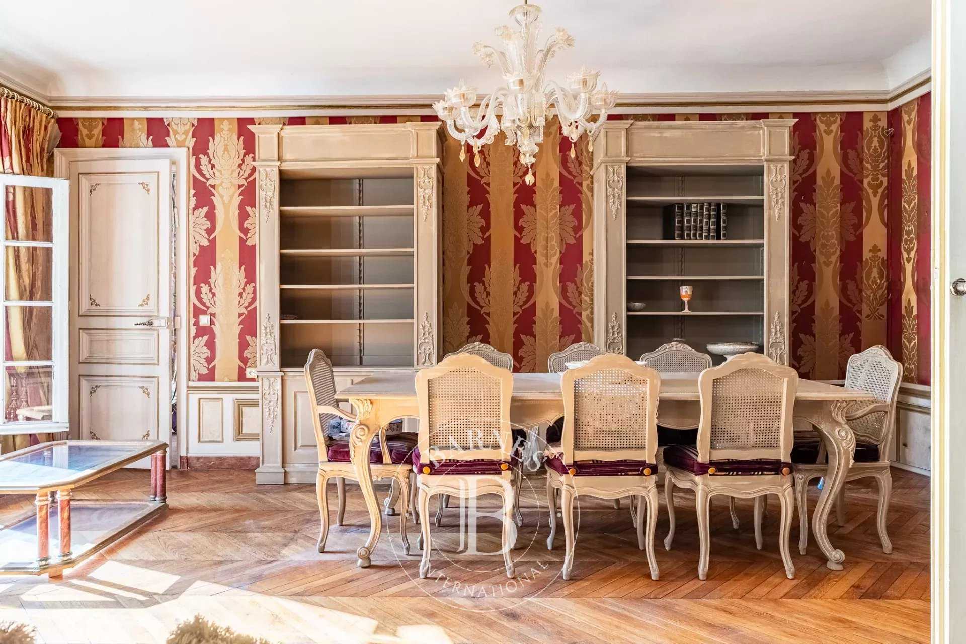 Paris  - Appartement 7 Pièces 5 Chambres