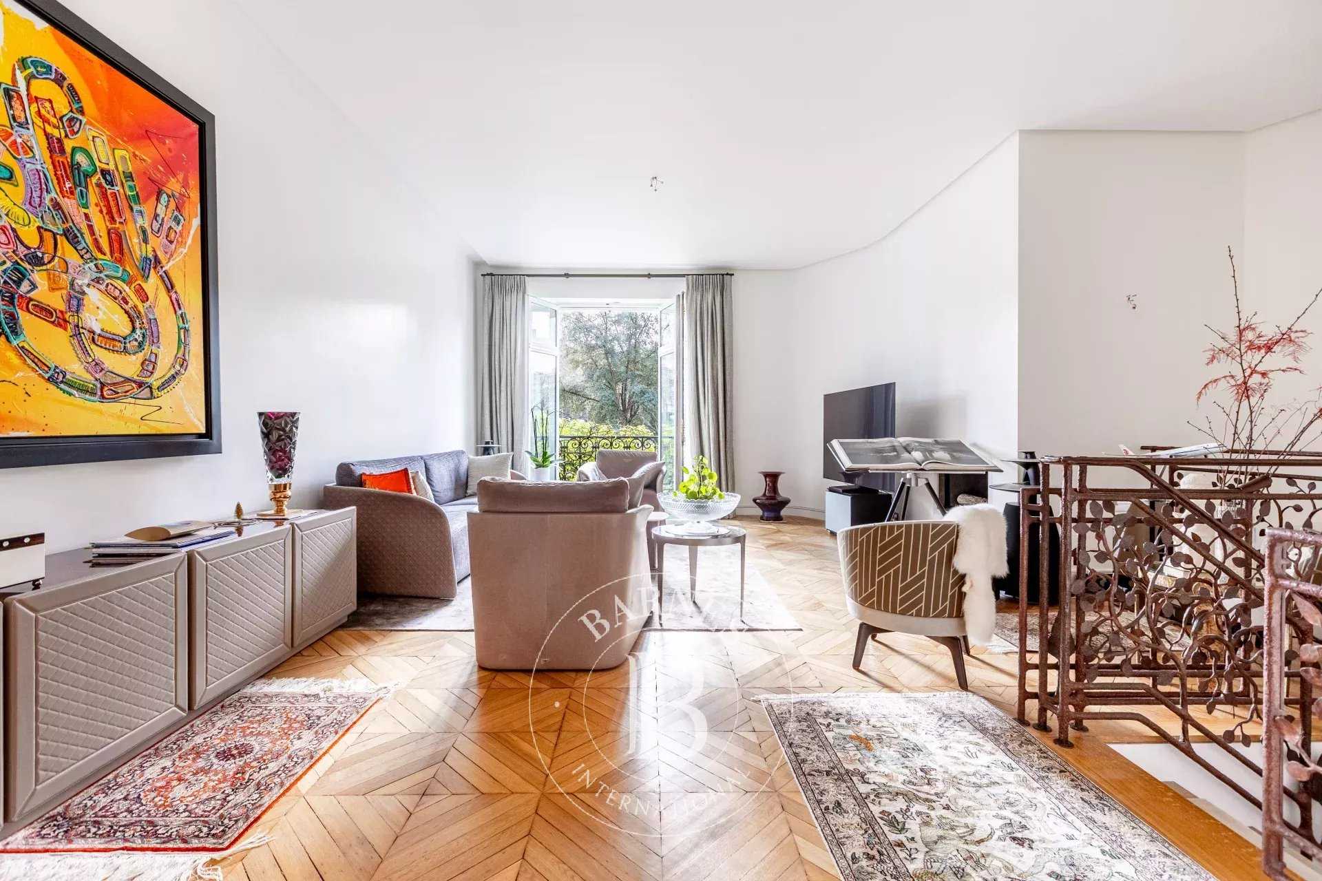 Paris  - Appartement 7 Pi&egrave;ces 3 Chambres