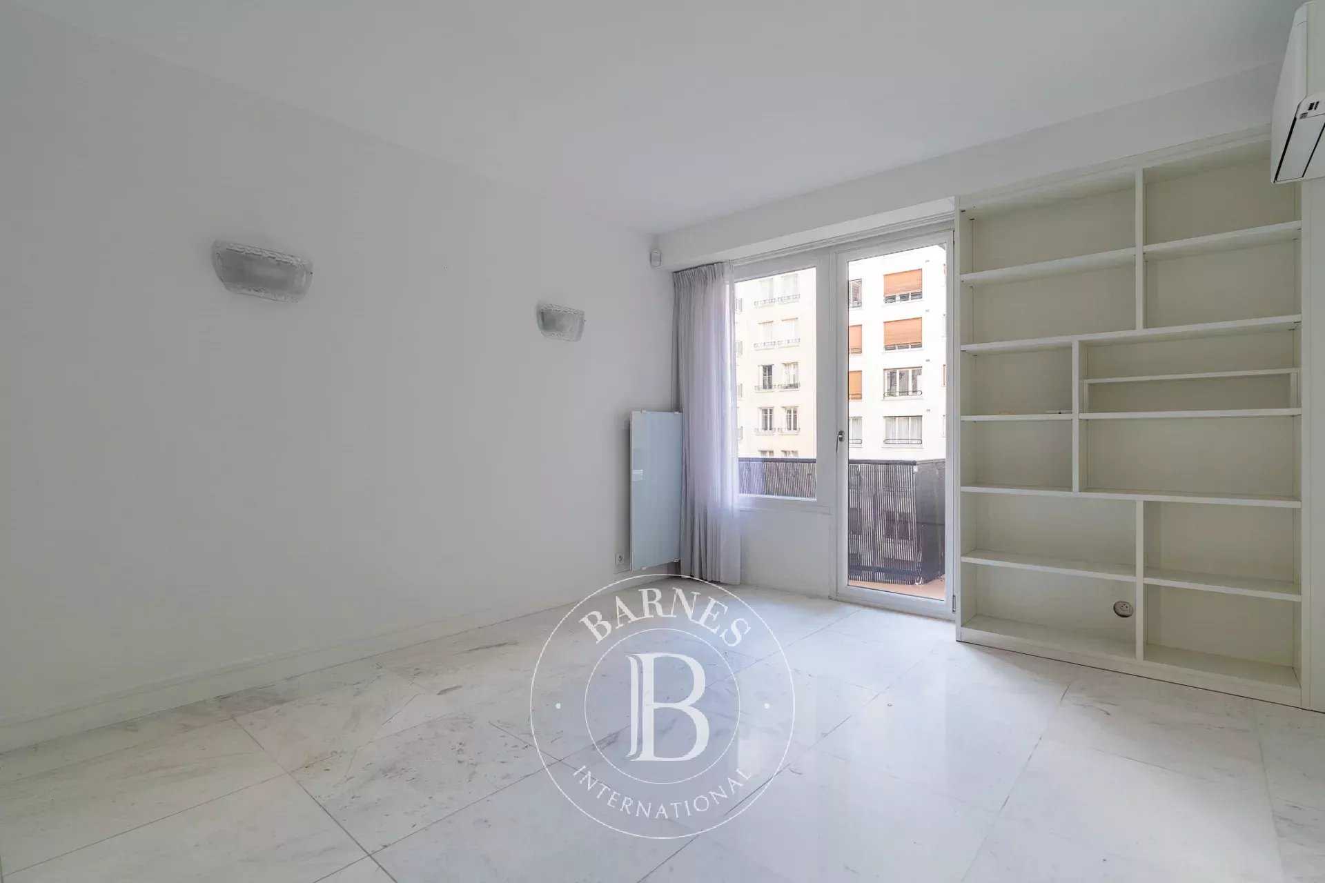 Paris  - Apartment 3 Bedrooms