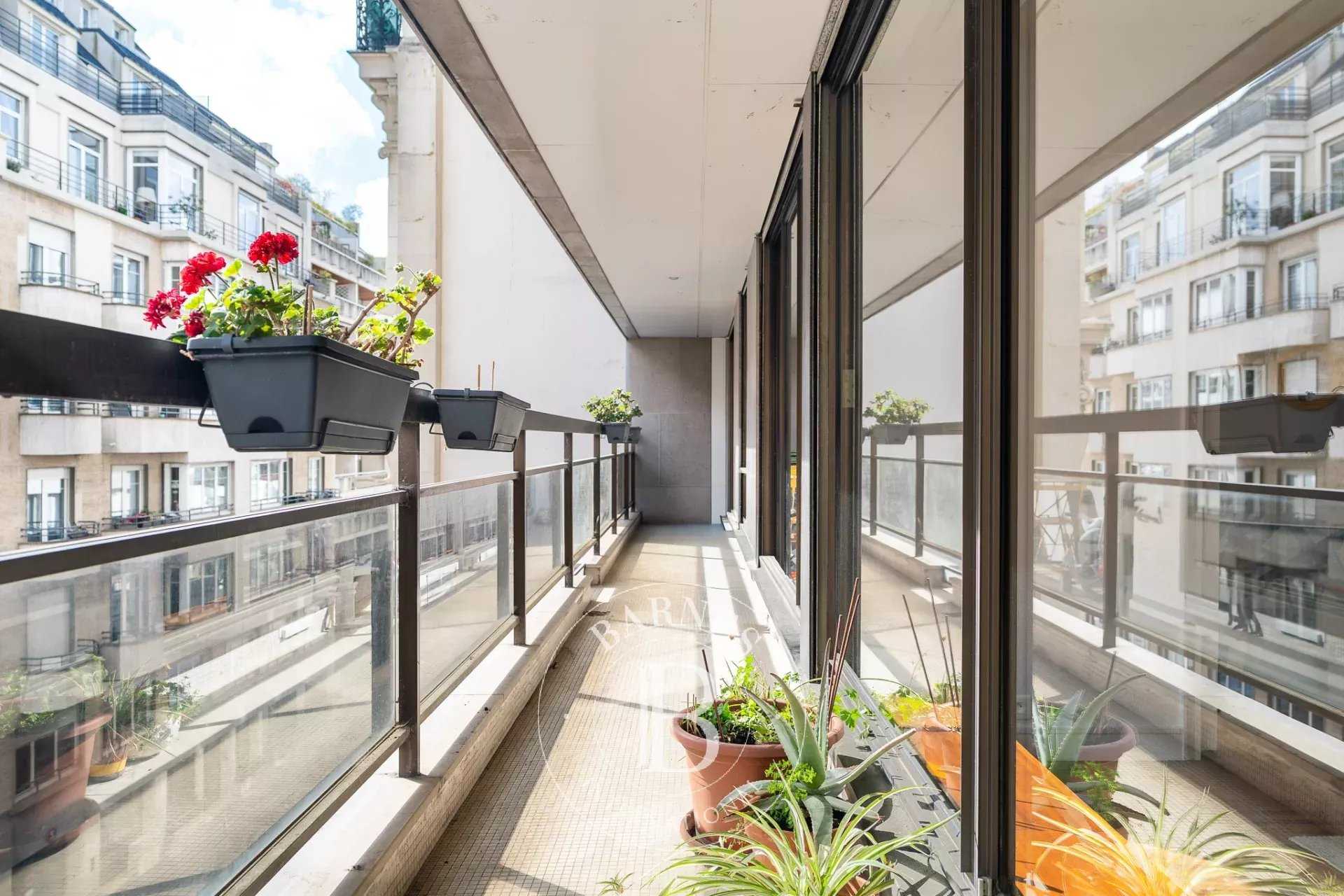 Paris  - Appartement 4 Pi&egrave;ces 2 Chambres