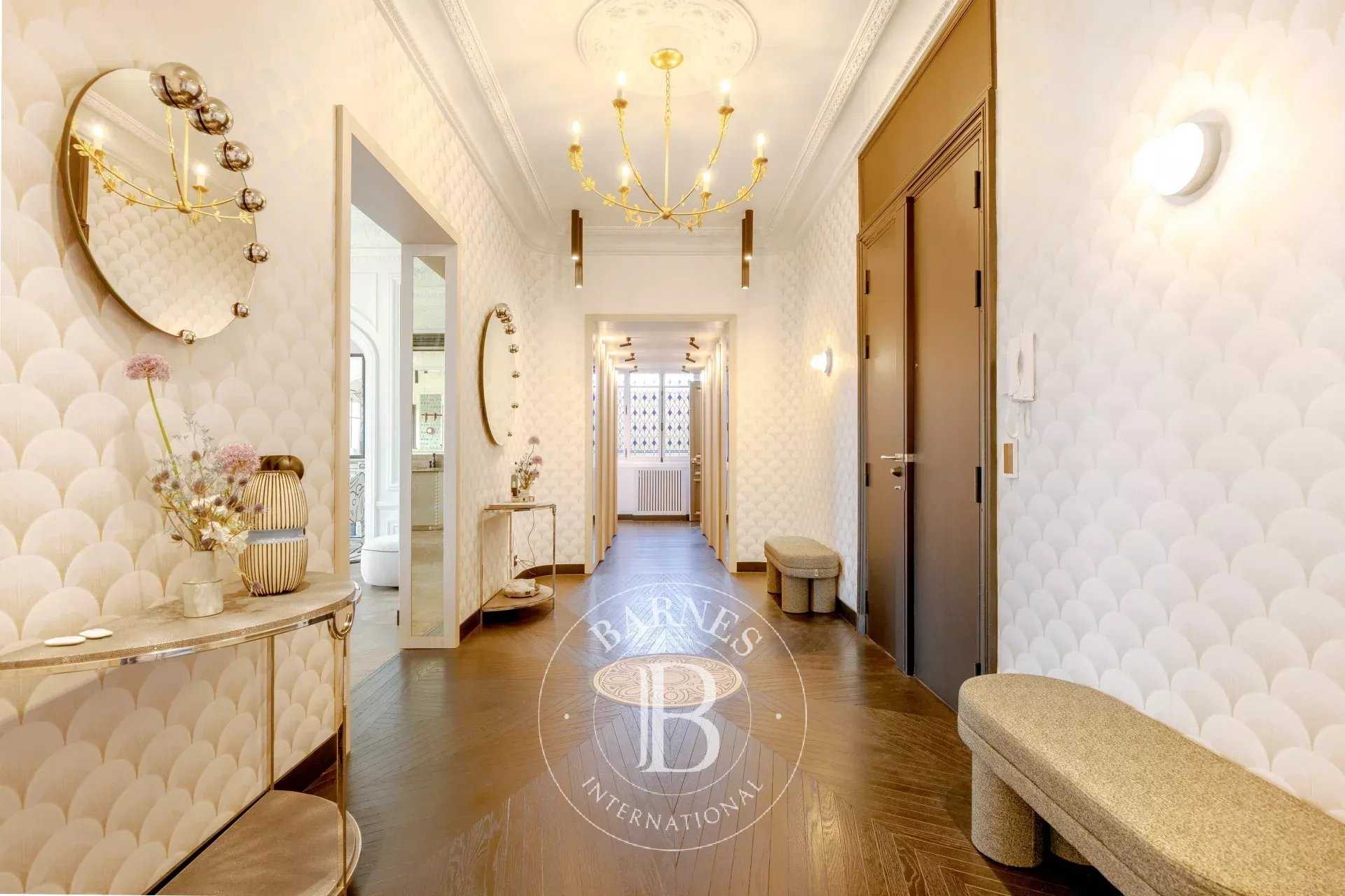 Paris  - Appartement 5 Pi&egrave;ces 4 Chambres