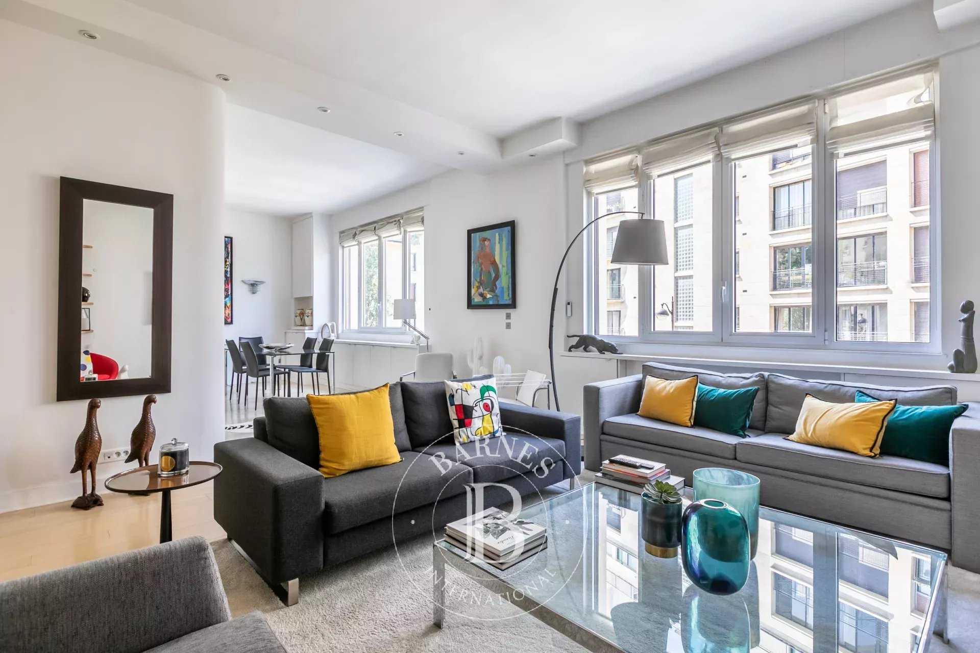 Paris  - Appartement 5 Pièces 3 Chambres