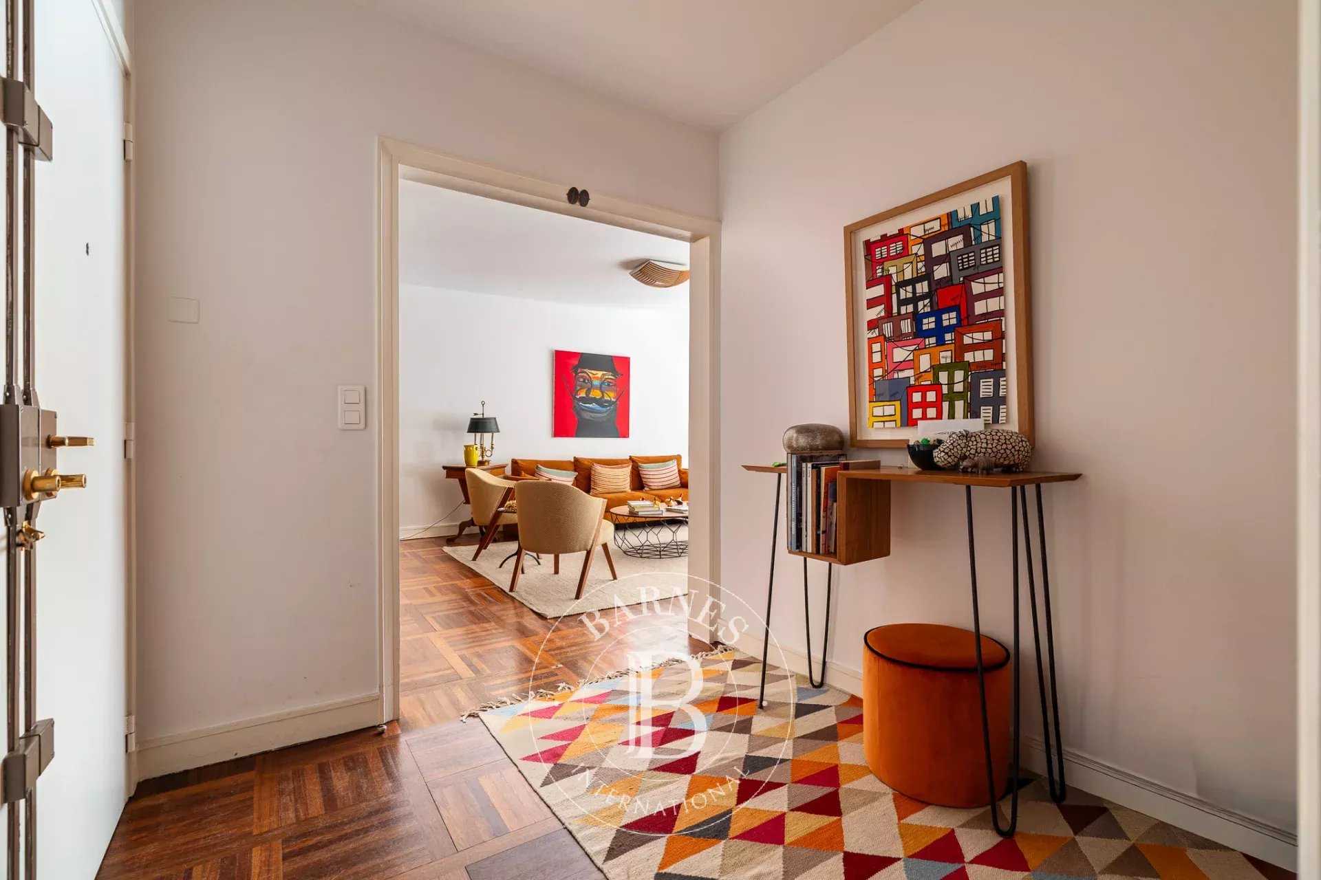 Paris  - Appartement 4 Pi&egrave;ces 2 Chambres