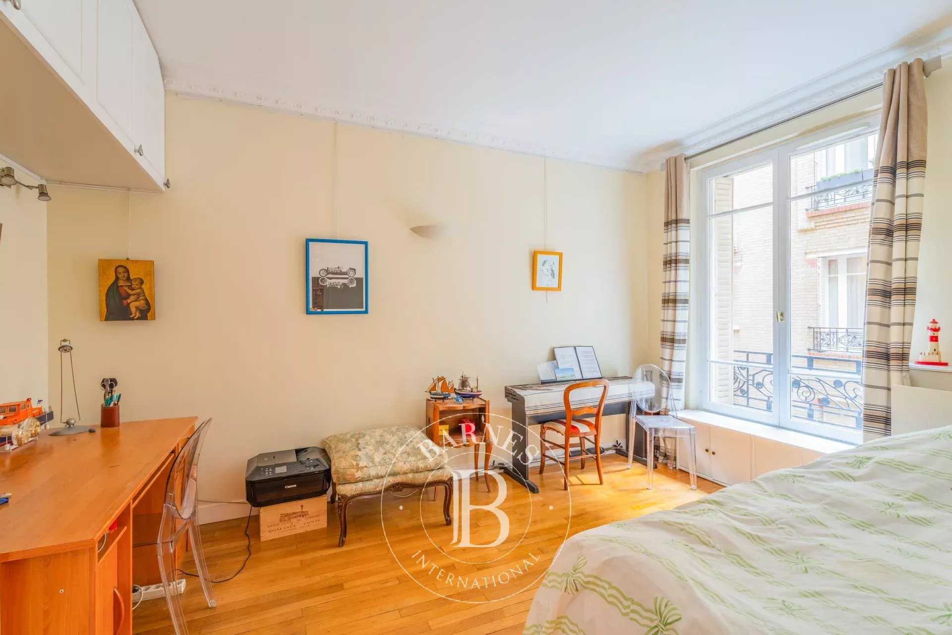 Paris  - Appartement 4 Pièces 3 Chambres