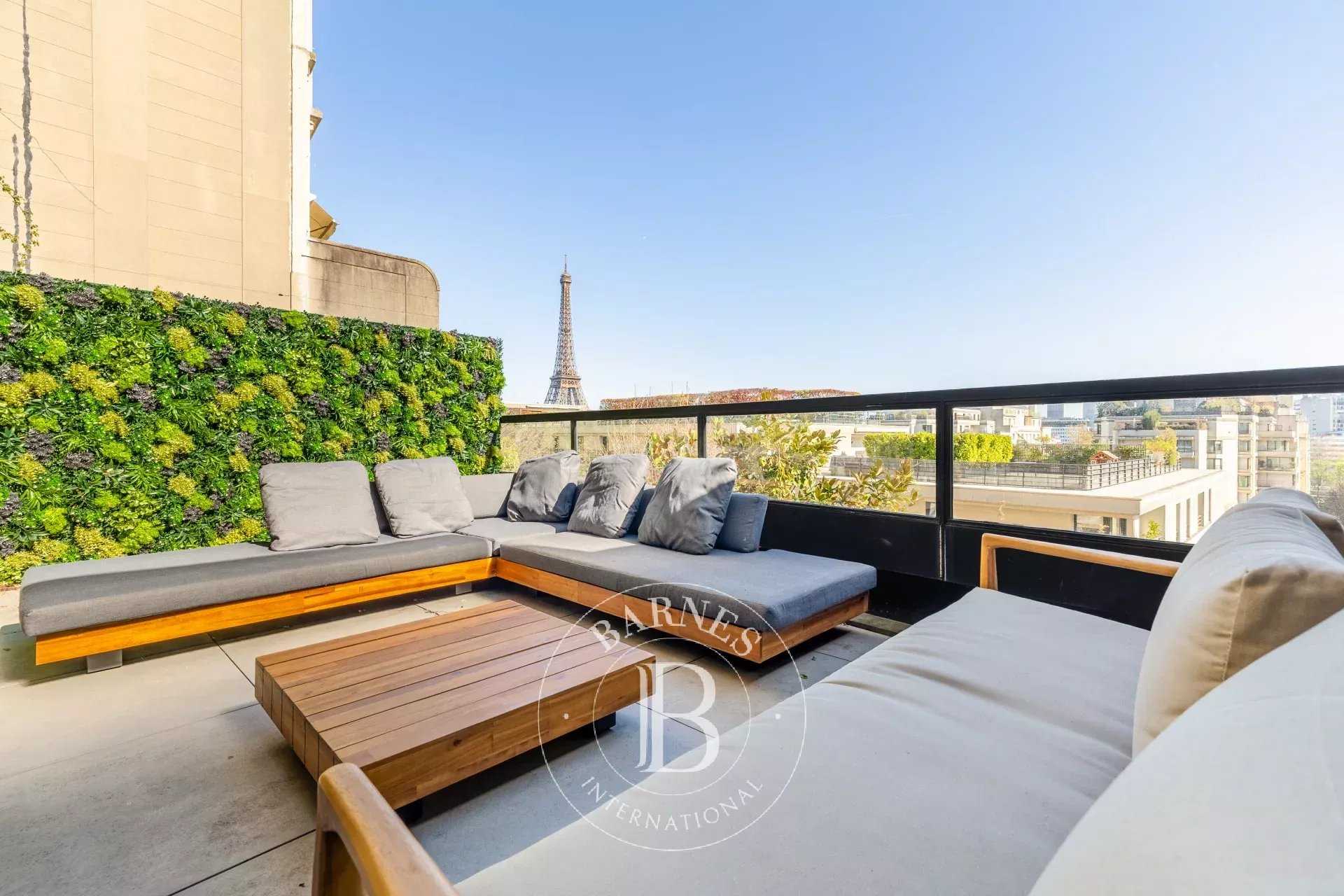 Paris  - Appartement 4 Pi&egrave;ces 2 Chambres