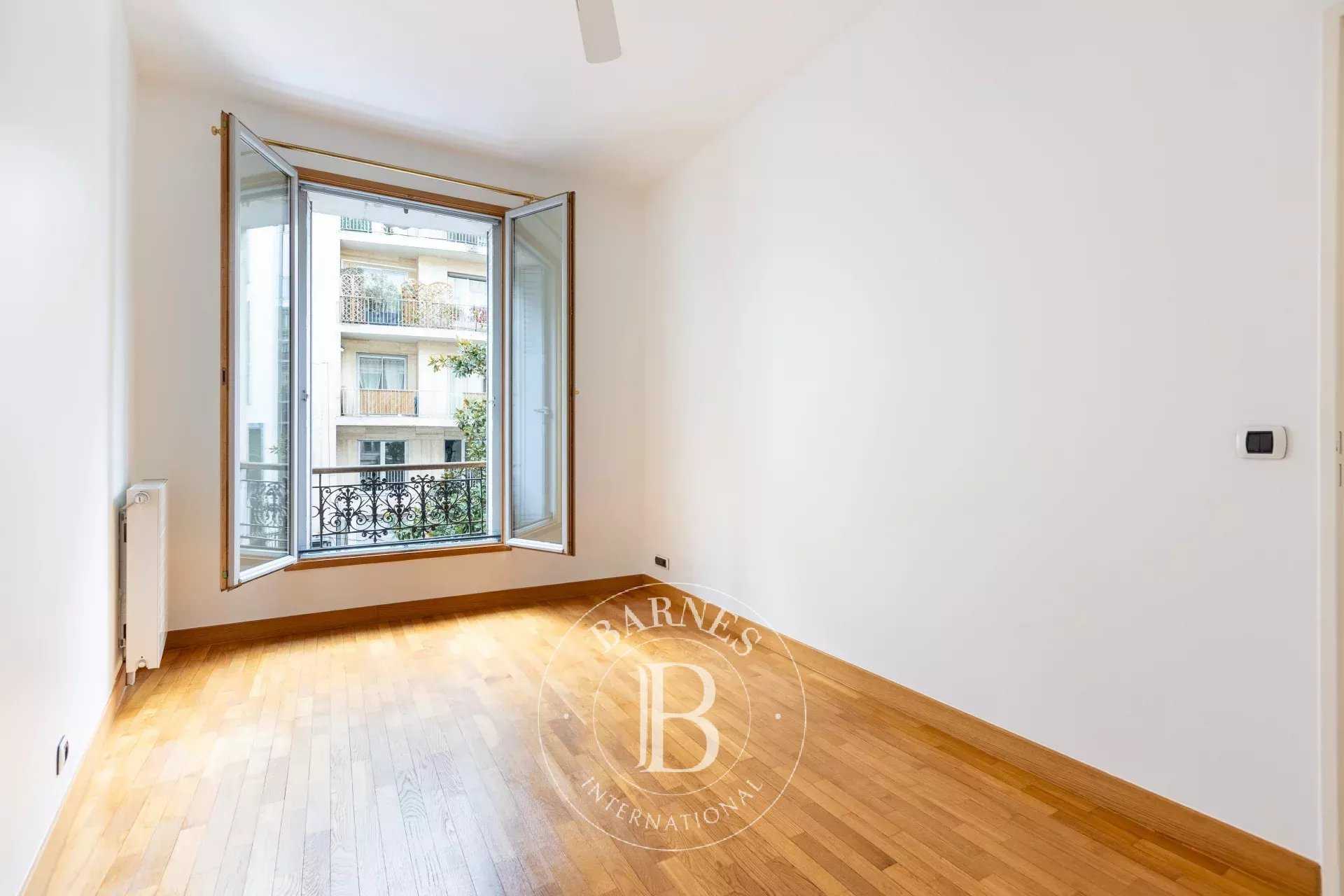 Paris  - Appartement 6 Pièces 3 Chambres